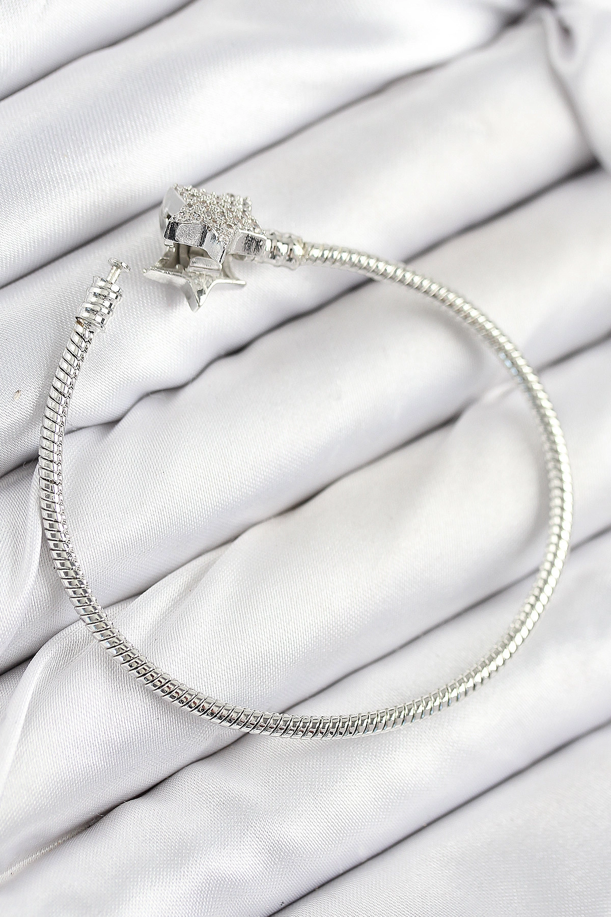 Pirinç Charm Zirkon Taşlı Yıldız Model Gümüş Renk Kadın Bileklik-1