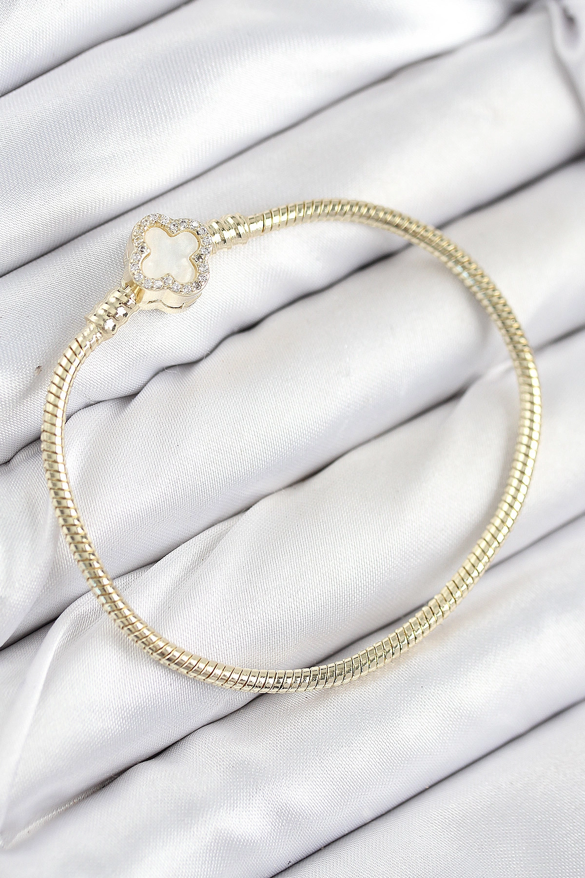 Pirinç Charm Zirkon Taşlı Yonca Model Gold Renk Kadın Bileklik-0