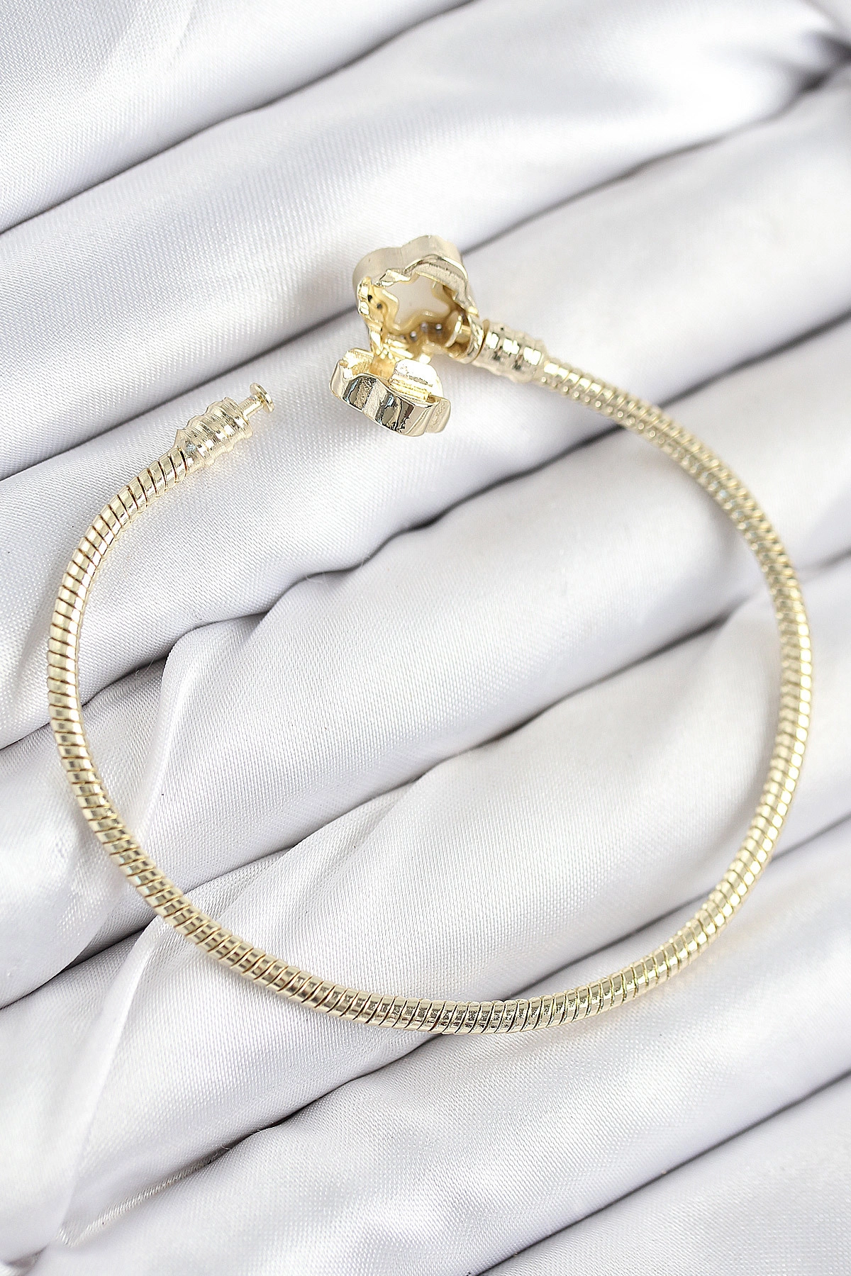 Pirinç Charm Zirkon Taşlı Yonca Model Gold Renk Kadın Bileklik-1