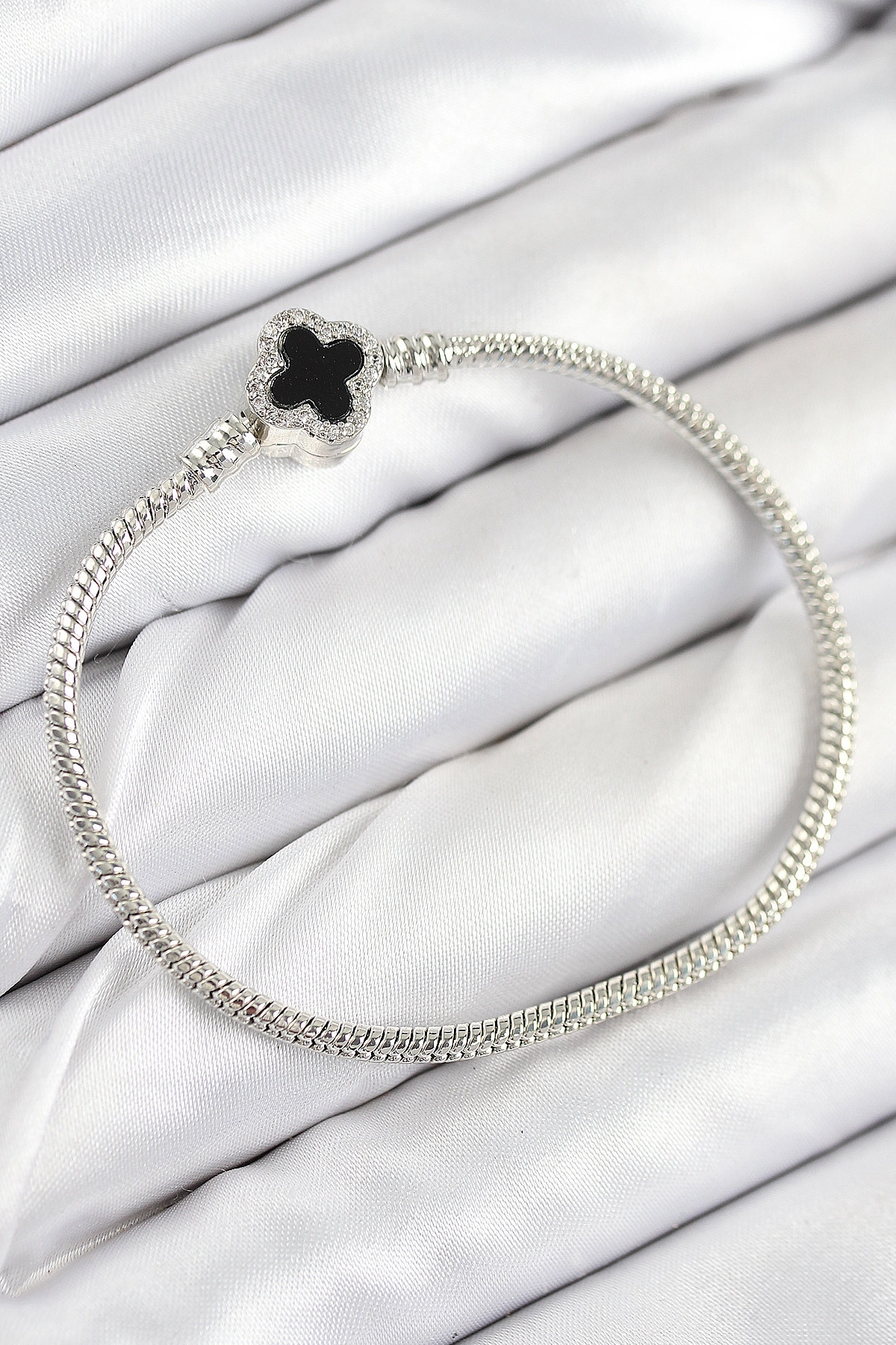 Pirinç Charm Zirkon Taşlı Yonca Model Gümüş Renk Kadın Bileklik-0