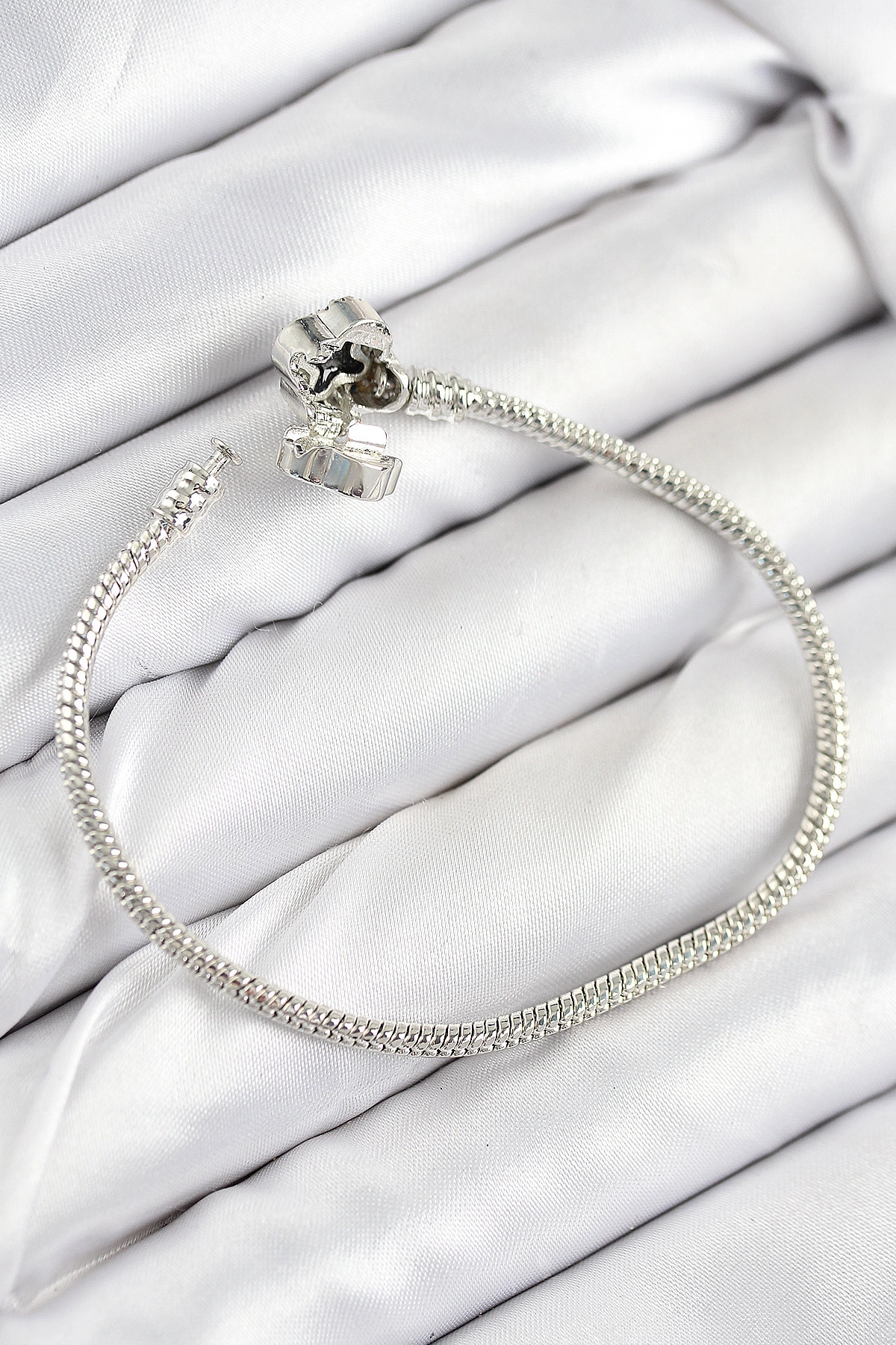 Pirinç Charm Zirkon Taşlı Yonca Model Gümüş Renk Kadın Bileklik-1