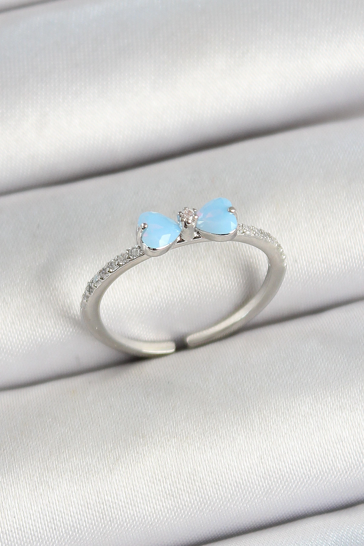 Pirinç Fiyonk Figürlü Zirkon Taşlı Gümüş Renk Ayarlanabilir Kadın Yüzük-0