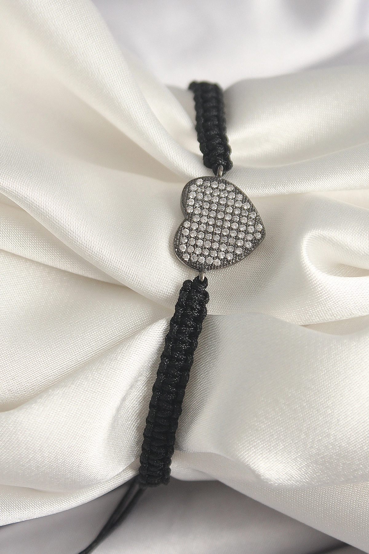 Pirinç Füme Renk Zirkon Taşlı Kalp Figür Asansörlü Makrome Model Kadın Bileklik-0