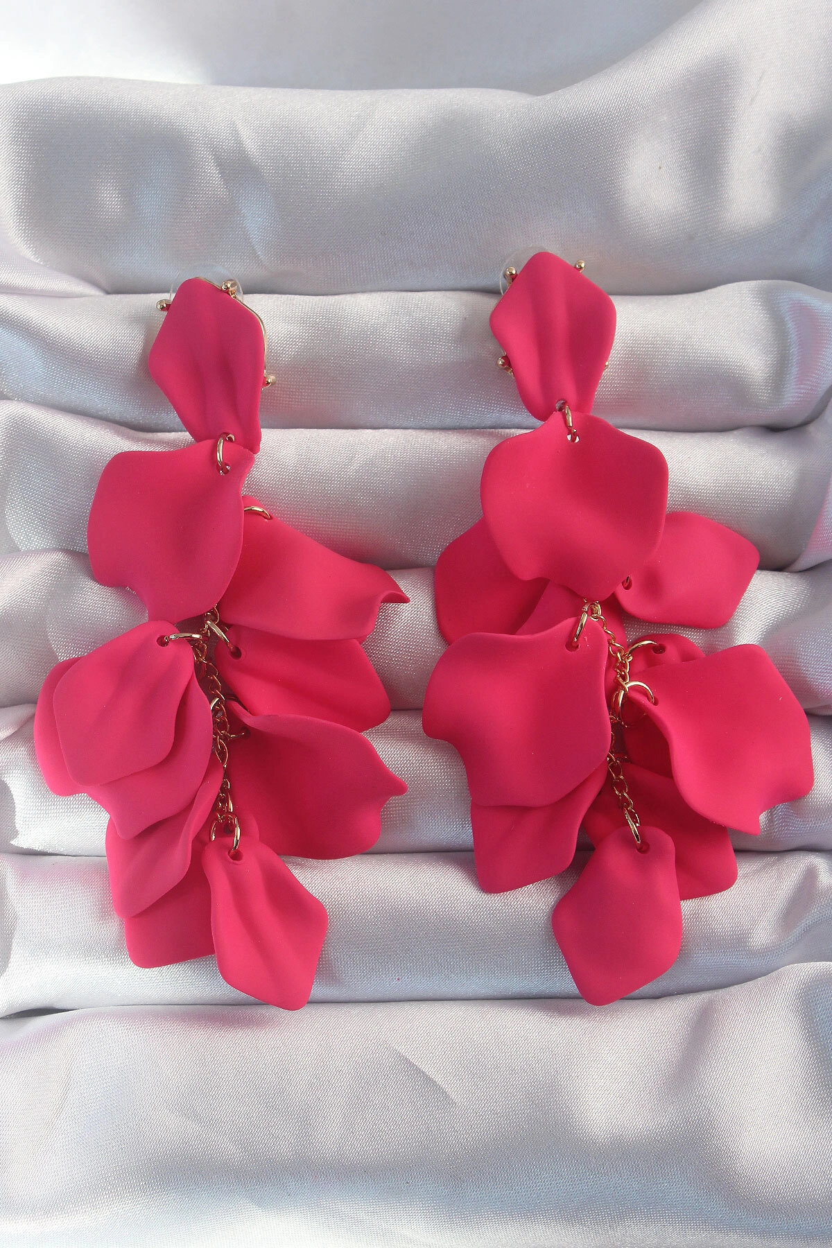 Pirinç Fuşya Renk Sallantılı Yaprak Model Küpe-0