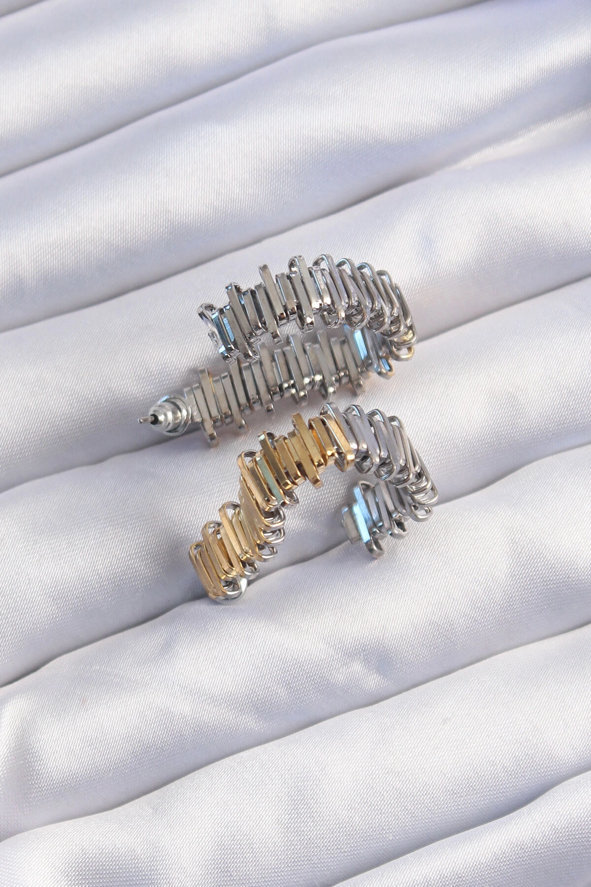 Pirinç Gold Gümüş Renkli Tırtıklı Kalp Küpe-1