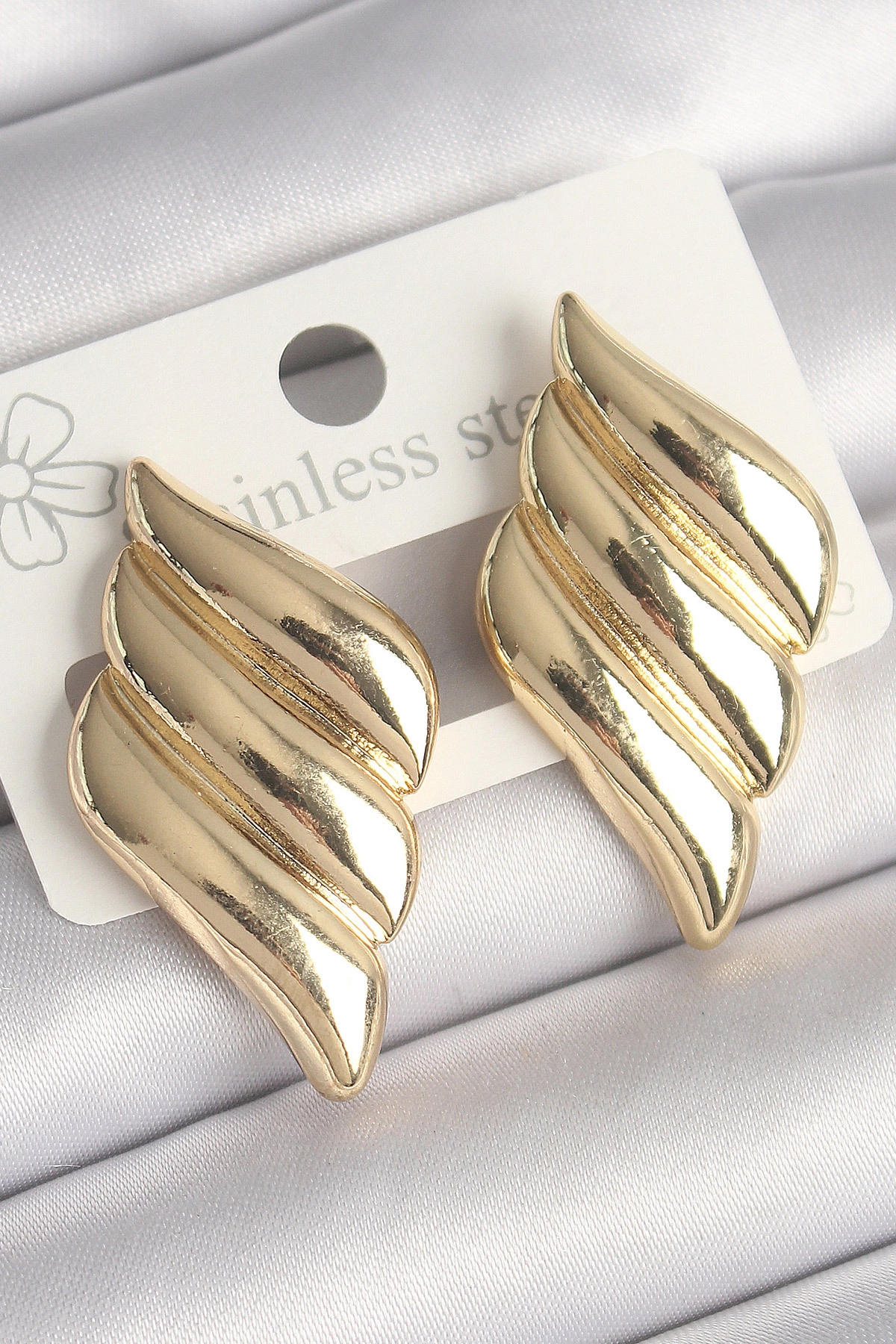 Pirinç Gold Renk 3 Sıralı Dalgalı Model Kadın Küpe-0