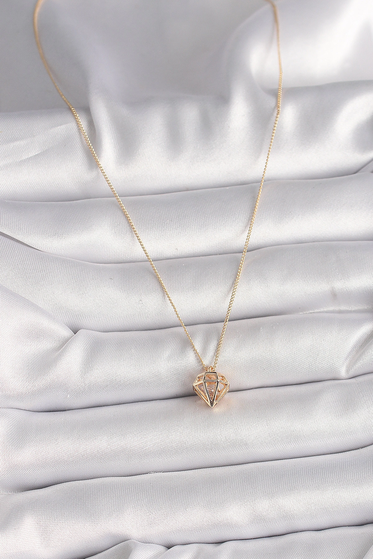 Pirinç Gold Renk 3D Zirkon Taşlı Elmas Model Kadın Kolye-1