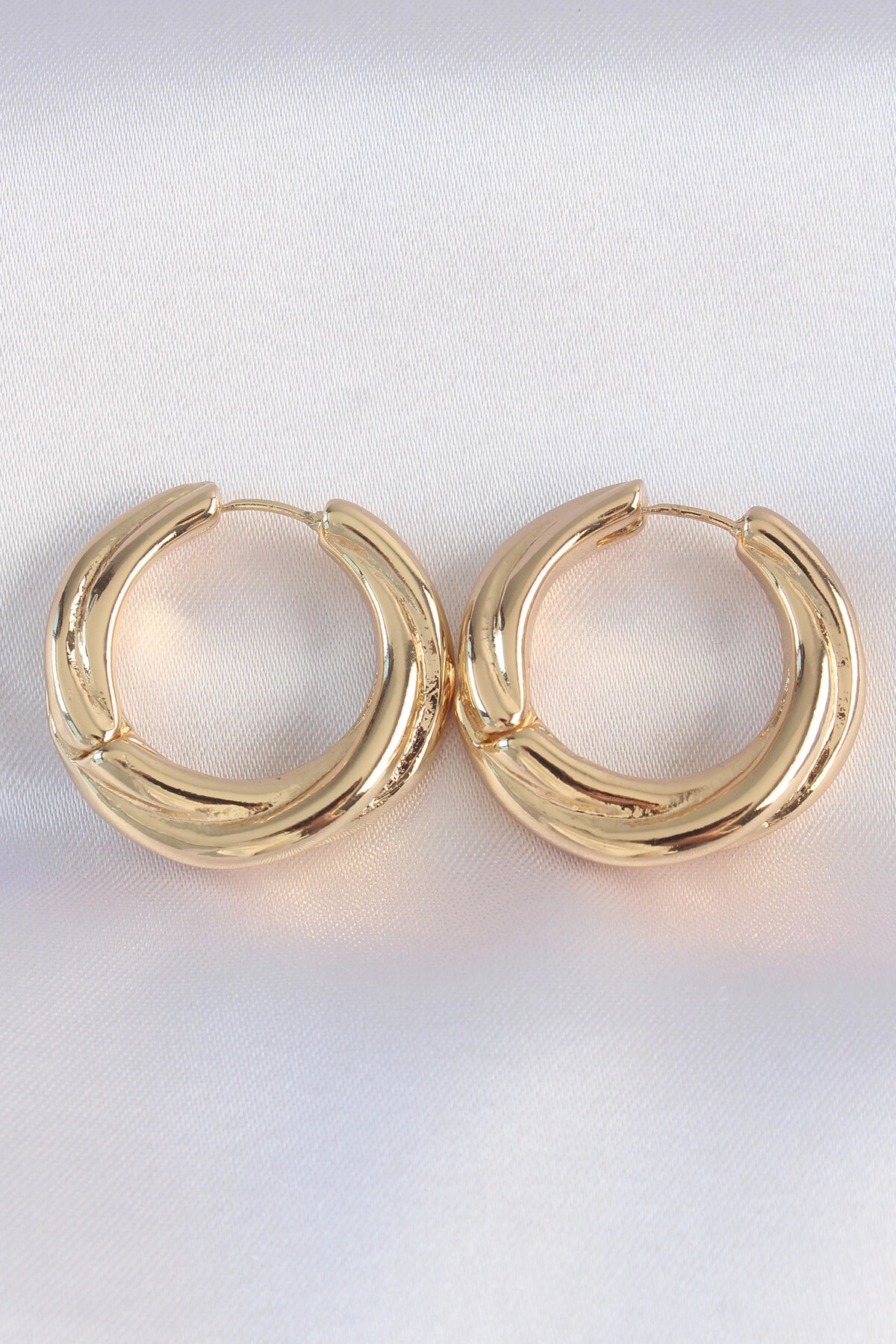 Pirinç Gold Renk Asimetrik Kıvrım Küpe-0