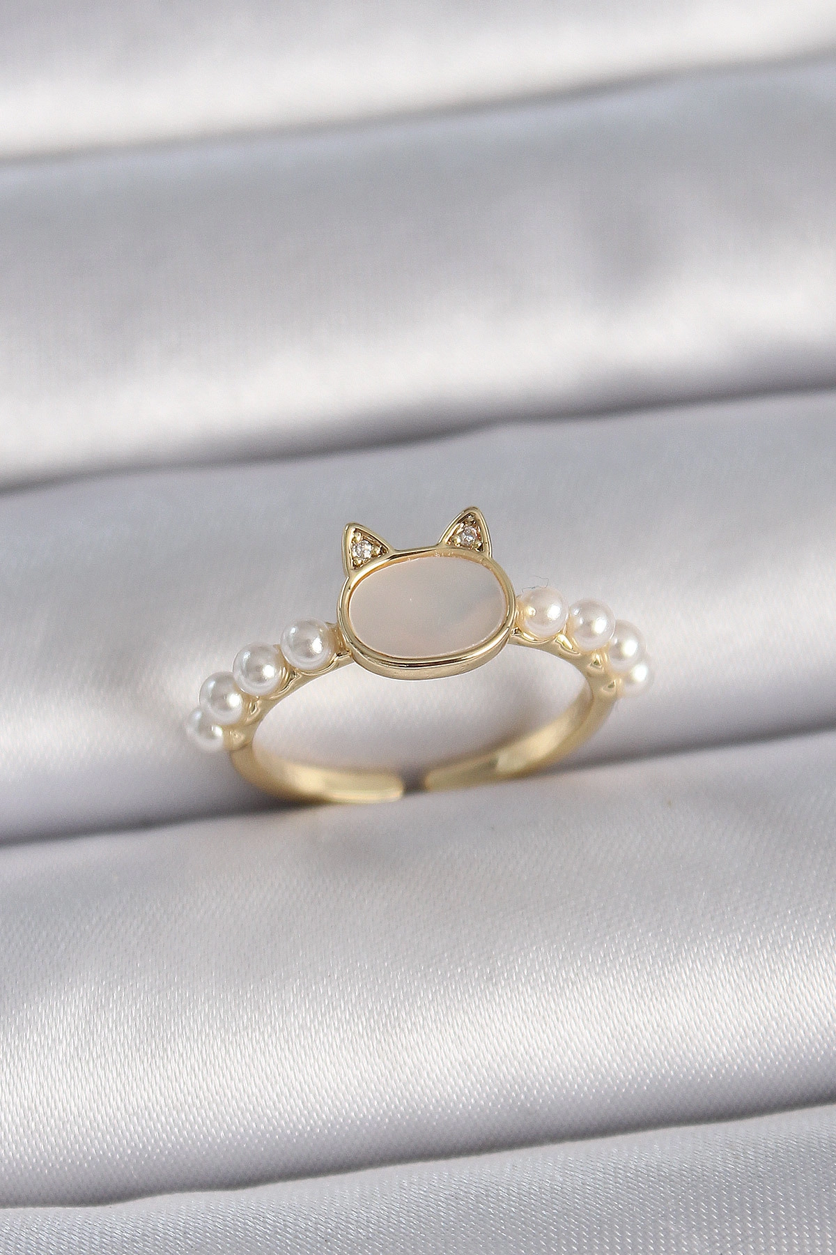 Pirinç Gold Renk Ayarlanabilir Beyaz Mineli Kedi Model İnci Detay Kadın Yüzük-0