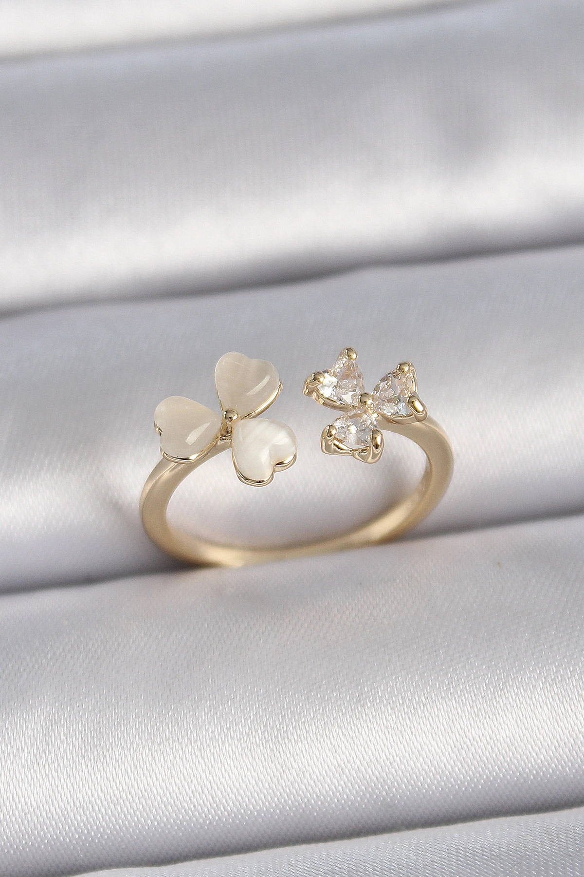 Pirinç Gold Renk Ayarlanabilir Zirkon Taşlı Kalp Beyaz Mineli Model Kadın Yüzük-0