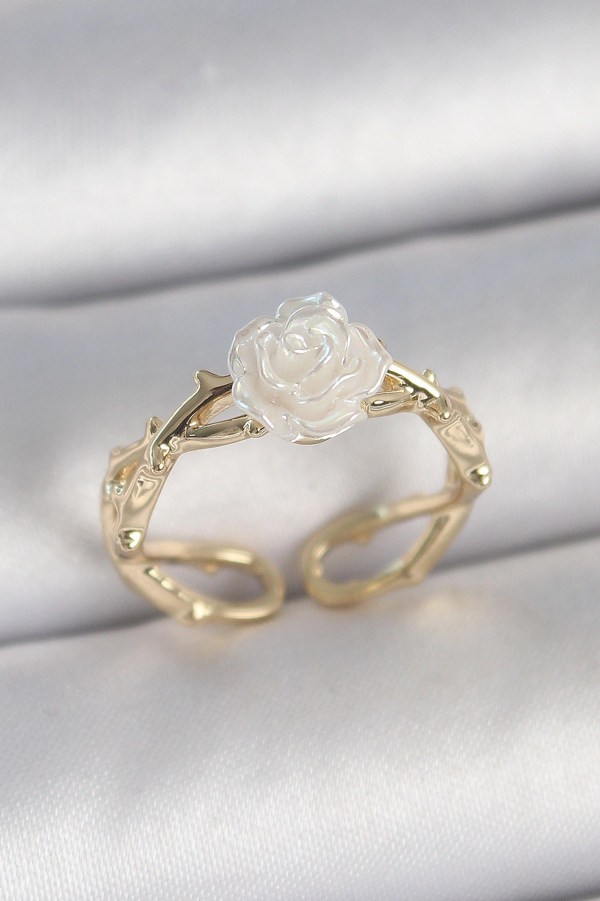 Pirinç Gold Renk Beyaz Gül Model Ayarlanabilir Kadın Yüzük-0