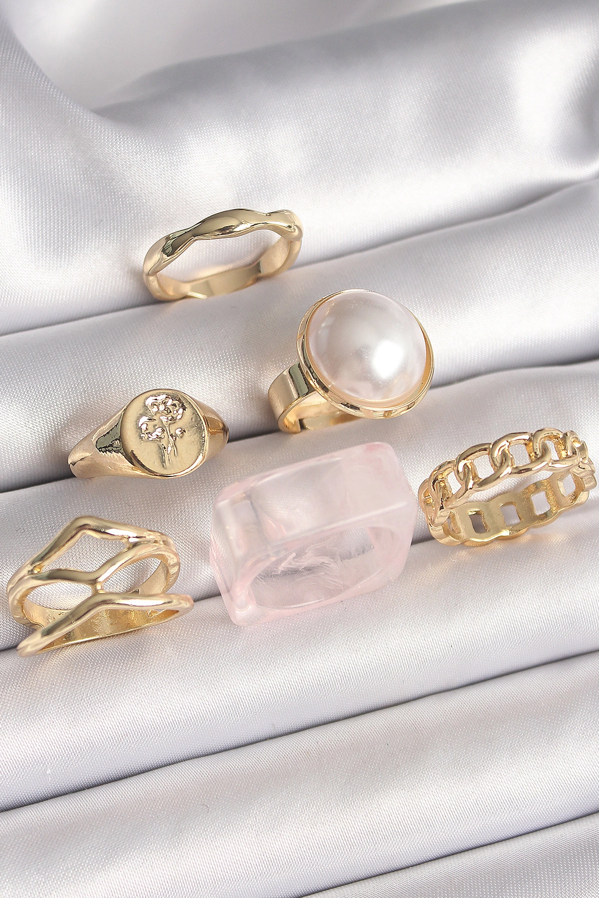 Pirinç Gold Renk Beyaz İncili Zincir Yüzük Figür İşleme Detay 6'Lı Kadın Yüzük Seti-0