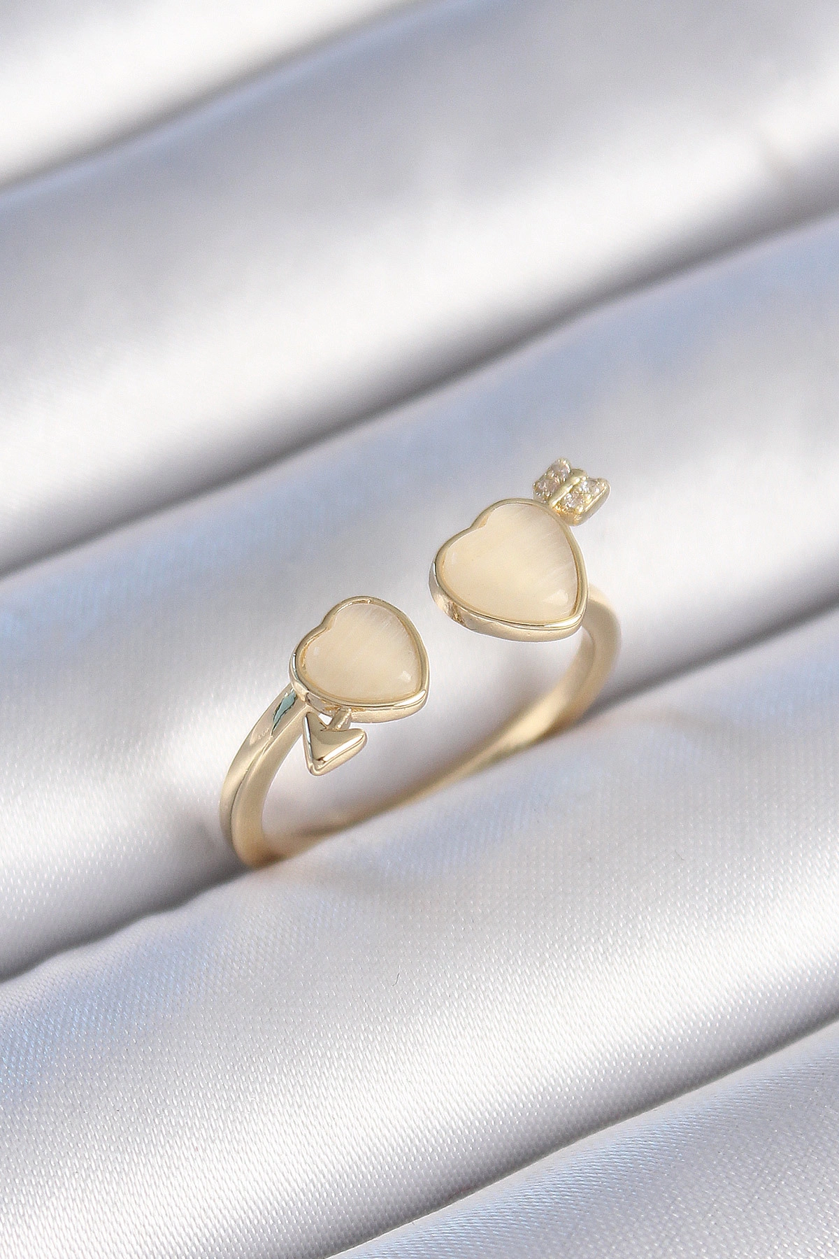 Pirinç Gold Renk Beyaz Mineli Kalp Model Kadın Yüzük-0