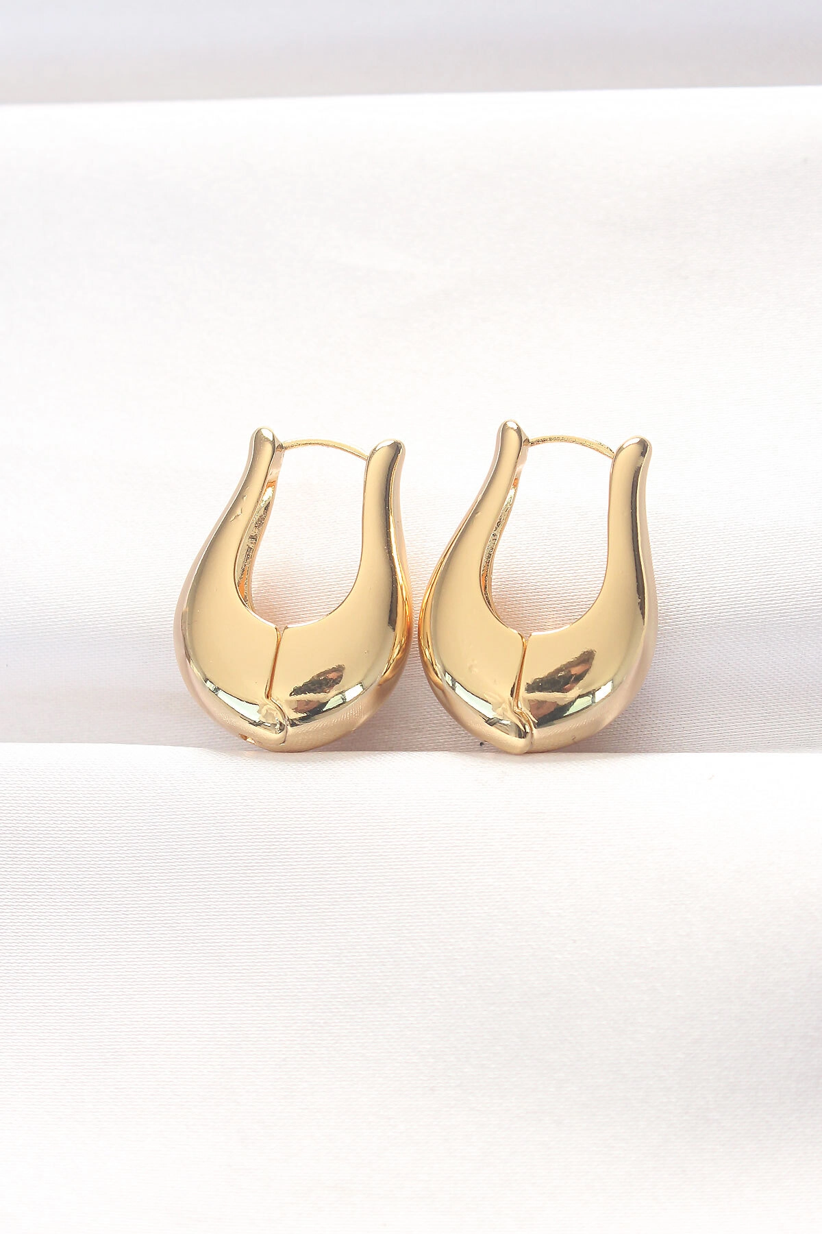 Pirinç Gold Renk Bombeli Küpe-0