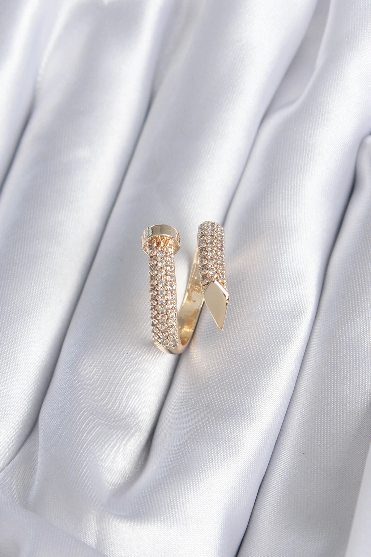 Pirinç Gold Renk Çivi Model Zirkon Taşlı Kadın Yüzük-0