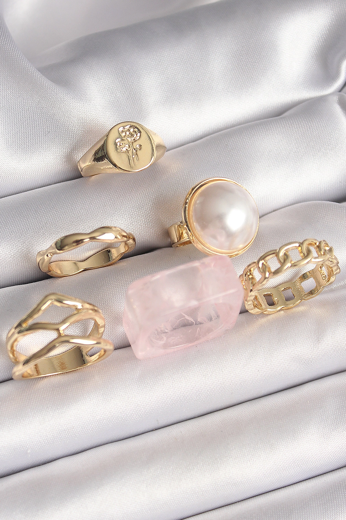 Pirinç Gold Renk Daire 3D İncili Figür Zincir Model Gül İşleme Detaylı 6'Lı Kadın Yüzük Seti-0