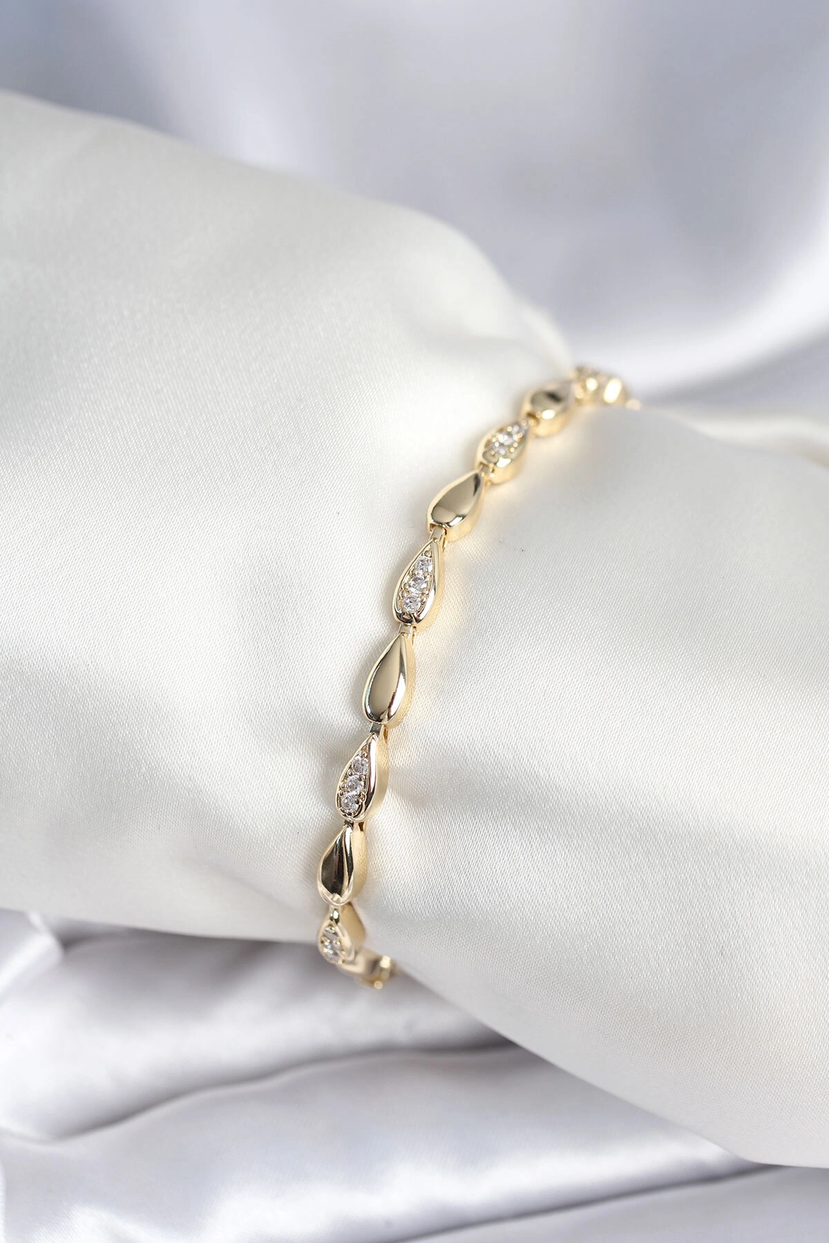 Pirinç Gold Renk Damla Model Kadın Bileklik-0