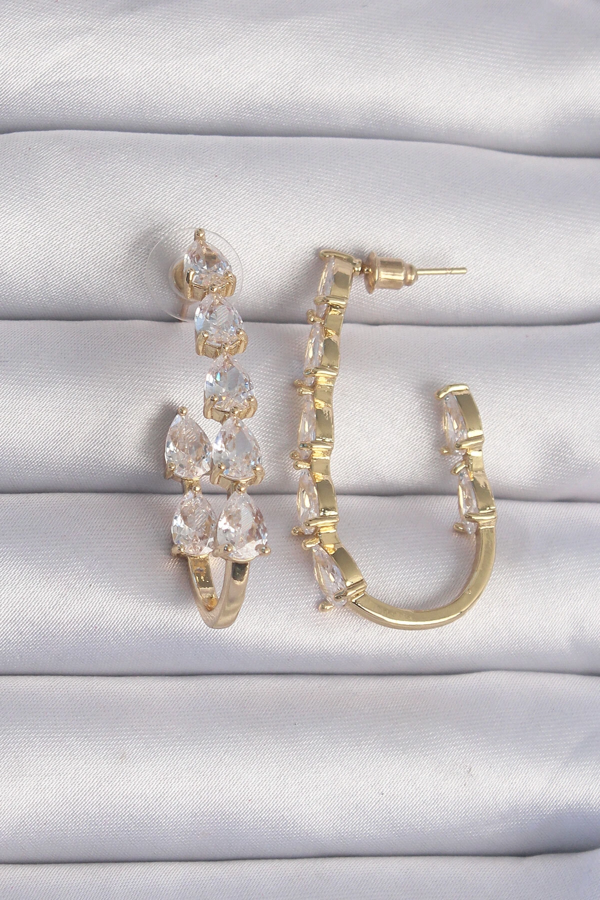 Pirinç Gold Renk Damla Zirkon Taş Tasarımlı Küpe-0