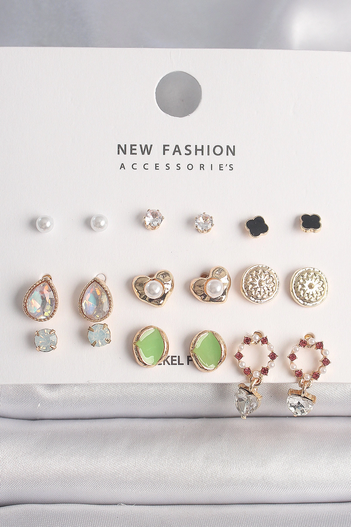 Pirinç Gold Renk Damla Zirkon Taşlı İncili Kalp Detay 9 Çift Kadın Küpe Seti-0