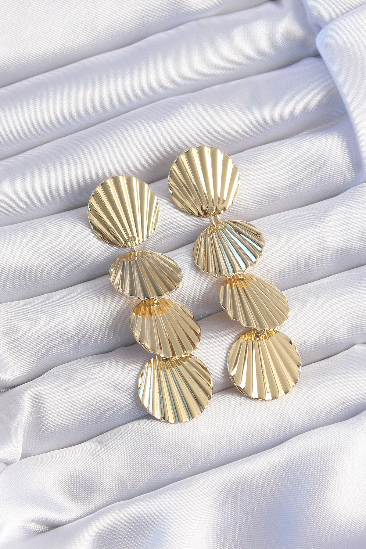 Pirinç Gold Renk Deniz Kabuğu Model Sallantılı Küpe-0