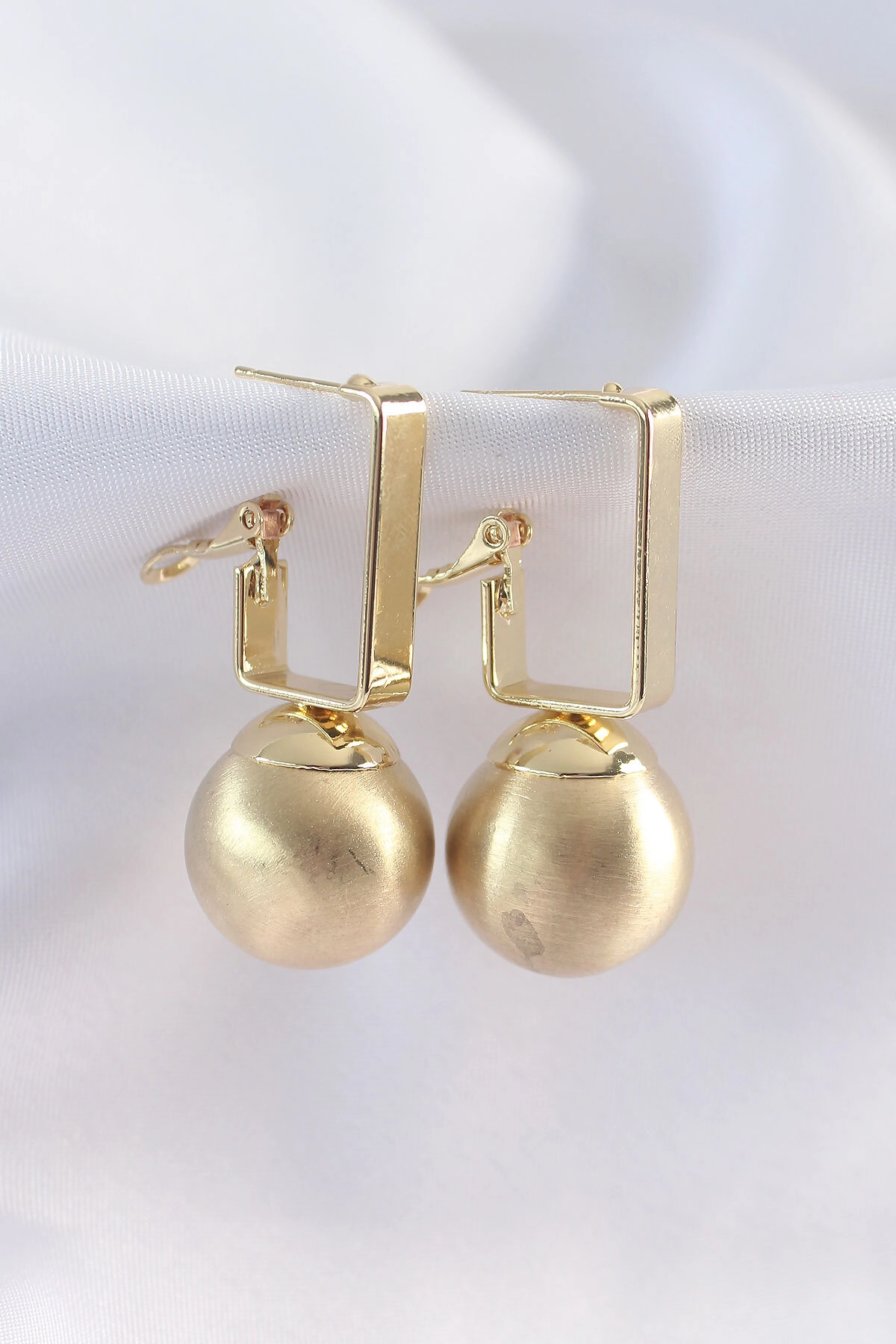 Pirinç Gold Renk Dikdörtgen Detay Oval Küpe-0