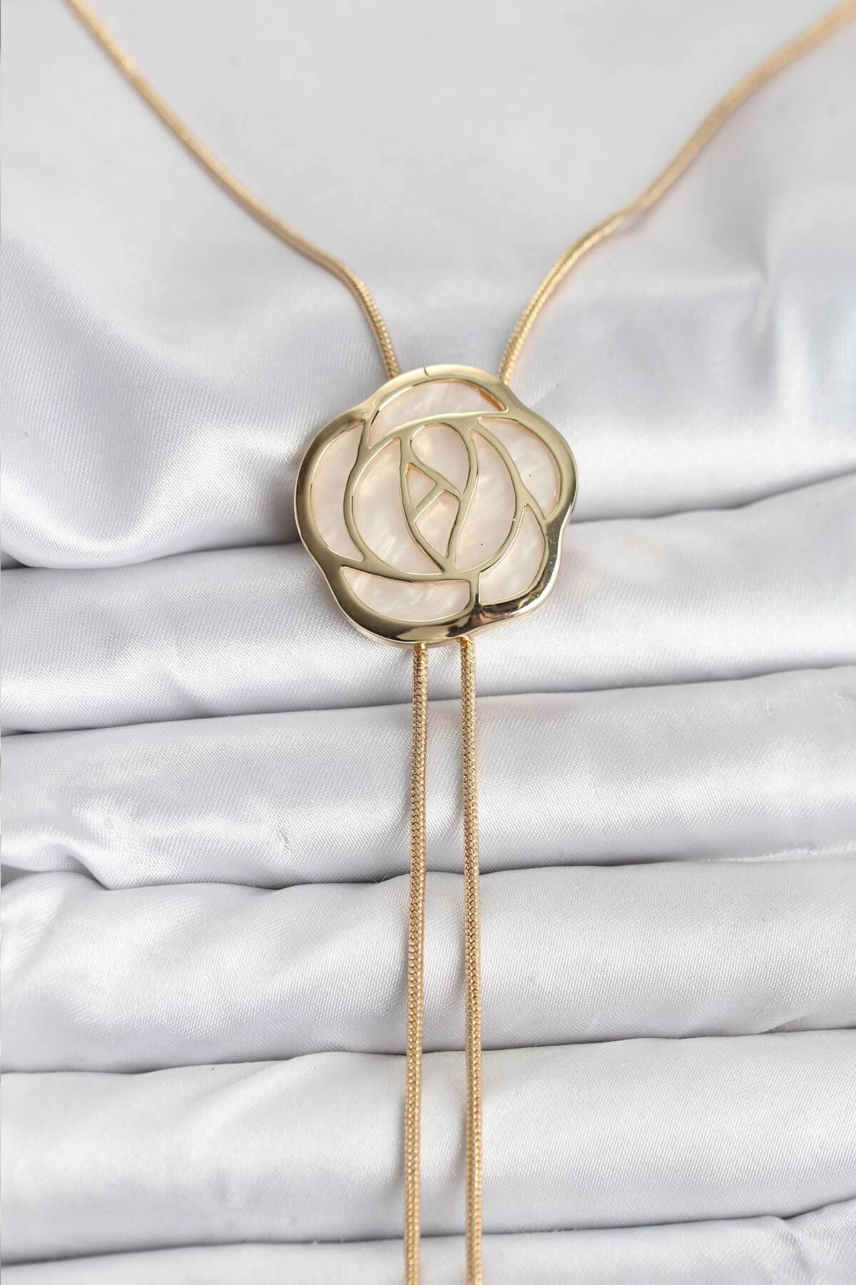 Pirinç Gold Renk Gül Model Asansörlü Kadın Kolye-0