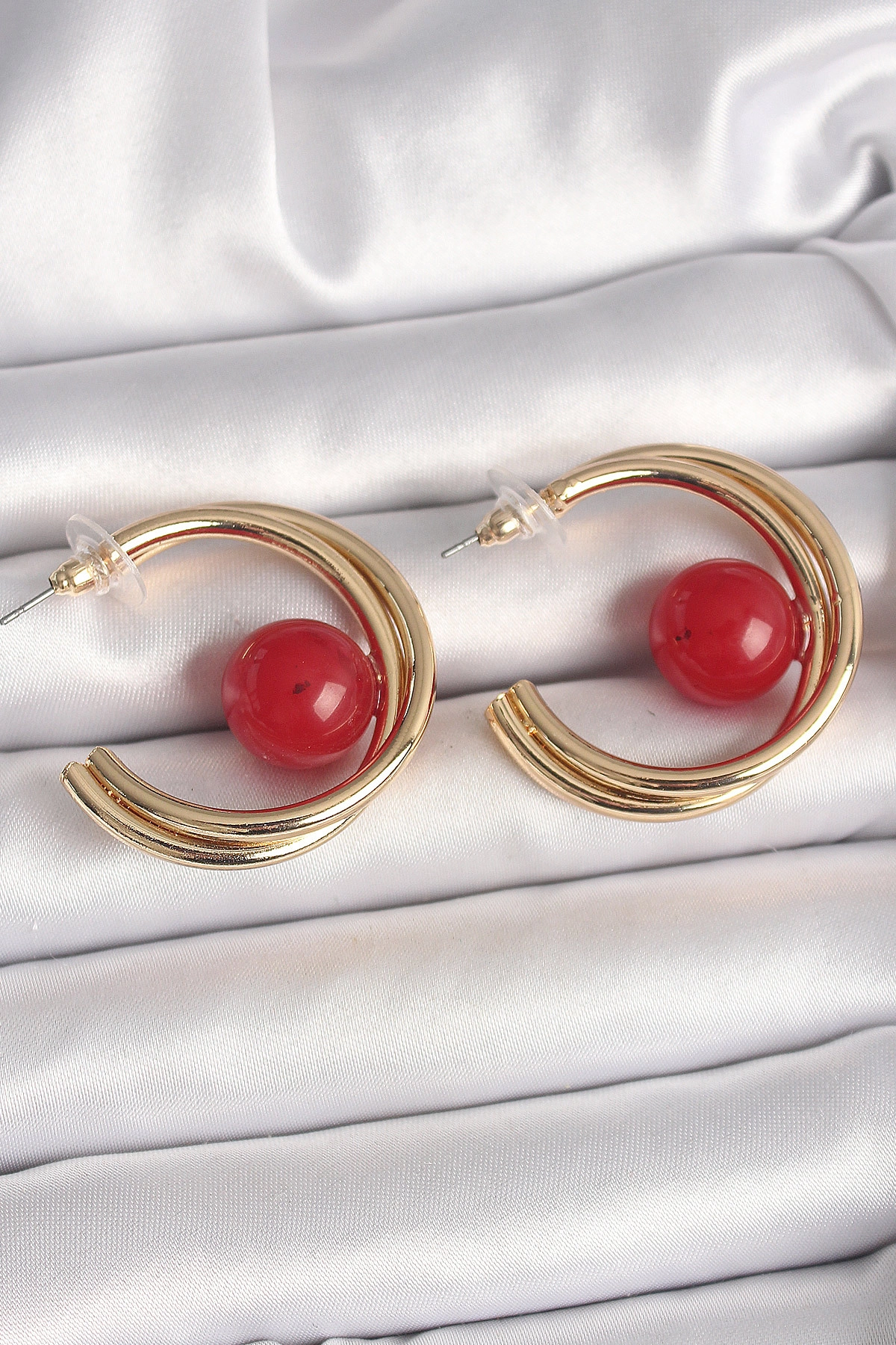 Pirinç Gold Renk Halka Model Kırmızı Boncuk Detay Kadın Küpe-0