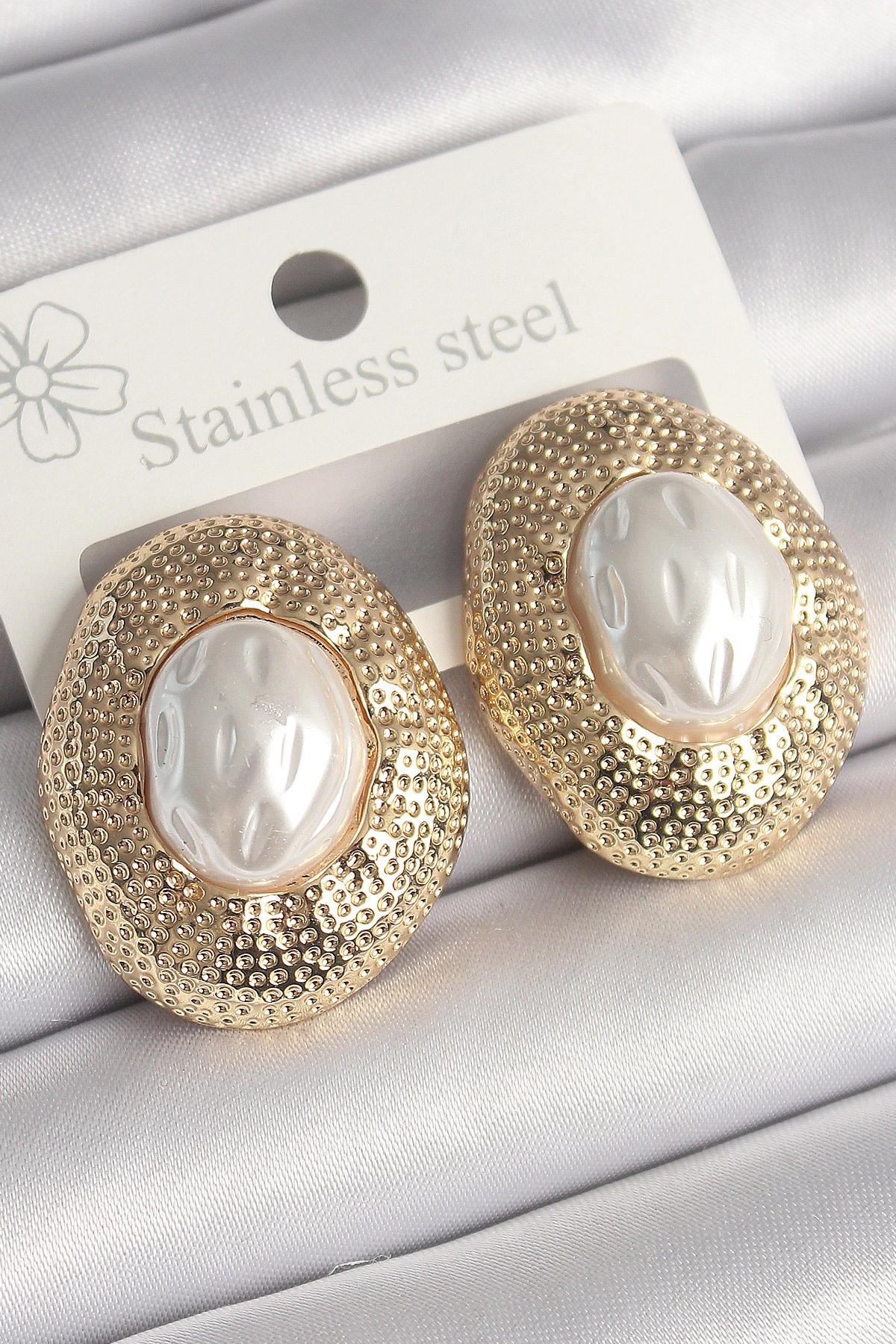 Pirinç Gold Renk İncili İşlemeli Daire Model Kadın Küpe-0