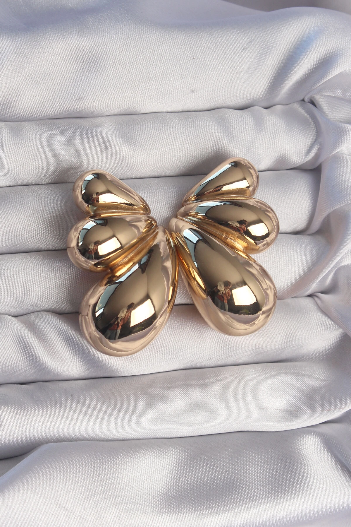 Pirinç Gold Renk İri Bombeli Kelebek Küpe-0