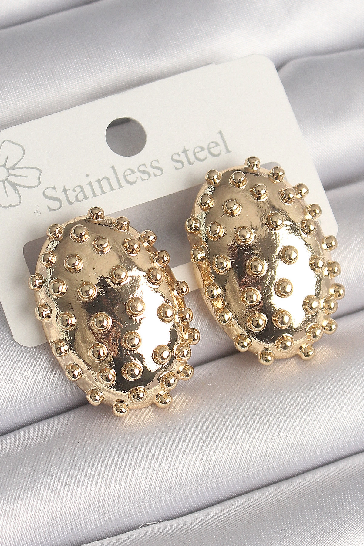 Pirinç Gold Renk İşleme Detaylı Oval Bombe Plaka Model Kadın Küpe-0