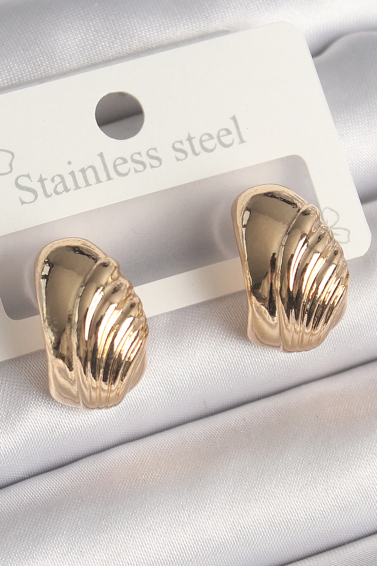 Pirinç Gold Renk İşleme Detaylı Yarım Halka Model Kadın Küpe-0