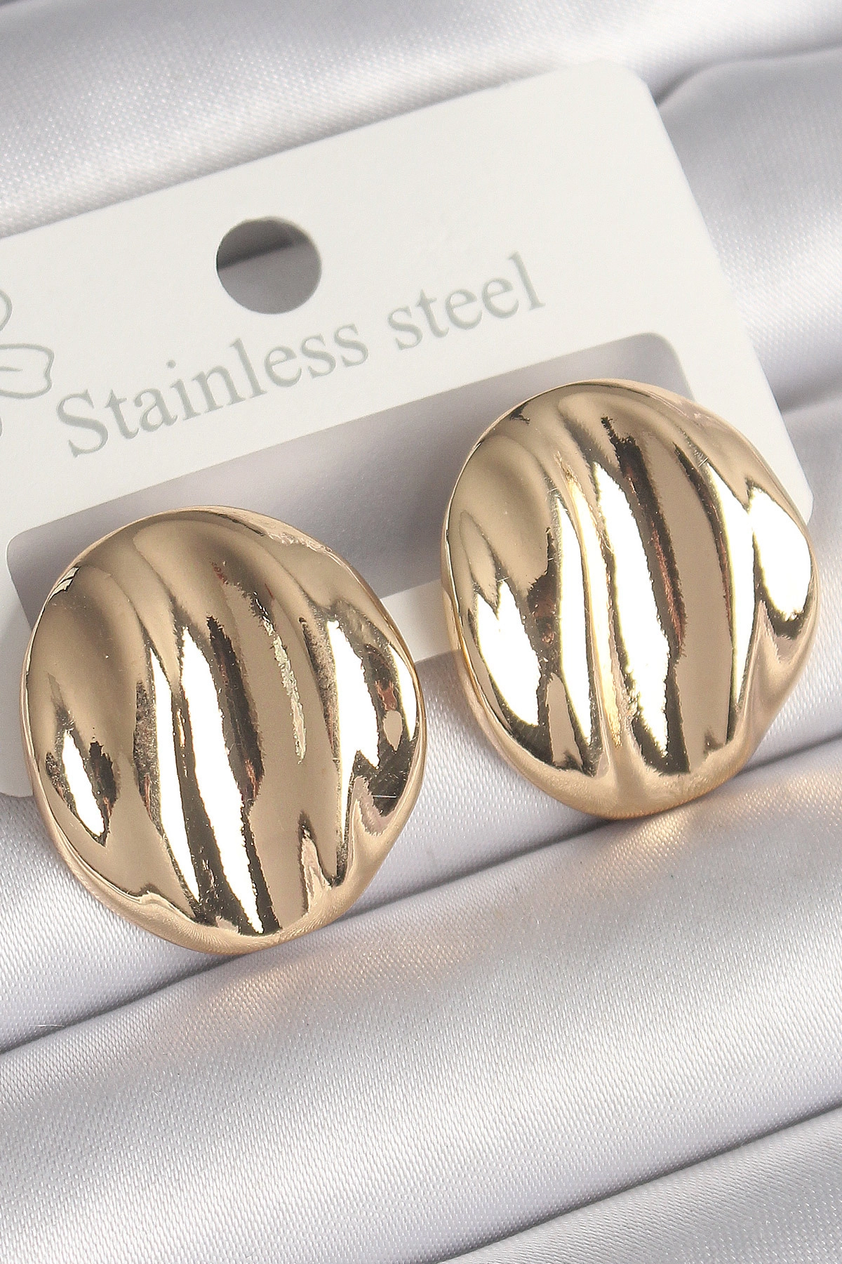 Pirinç Gold Renk İşlemeli Daire Plaka Model Kadın Küpe-0