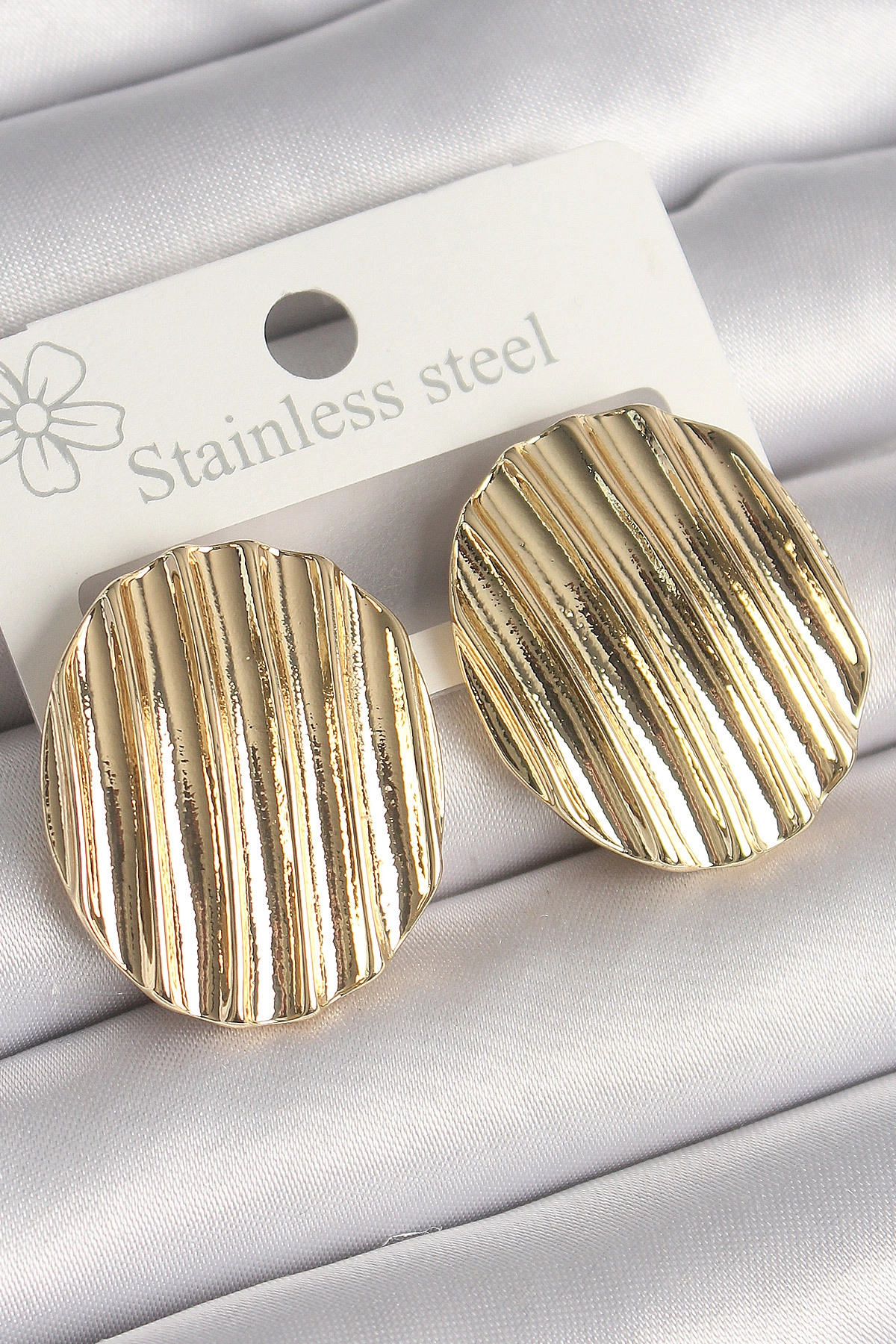 Pirinç Gold Renk İşlemeli Daire Plaka Model Kadın Küpe-0