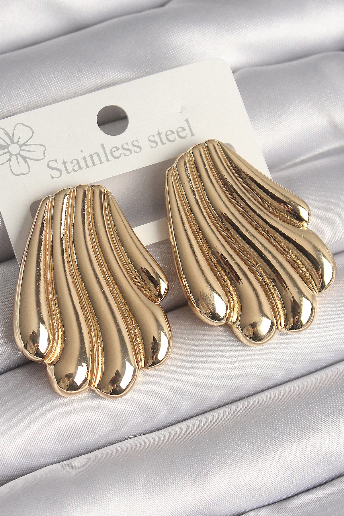 Pirinç Gold Renk İşlemeli İstirdye Model Kadın Küpe-0