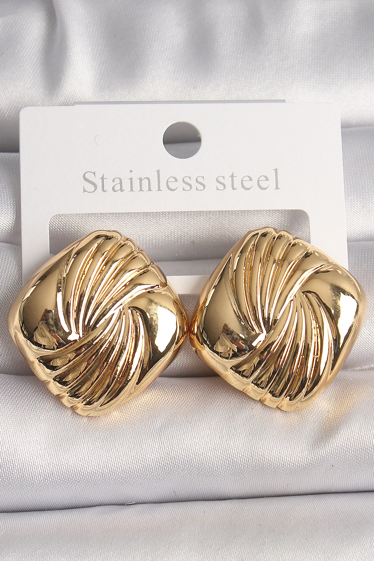 Pirinç Gold Renk İşlemeli Kare Model Kadın Küpe-0