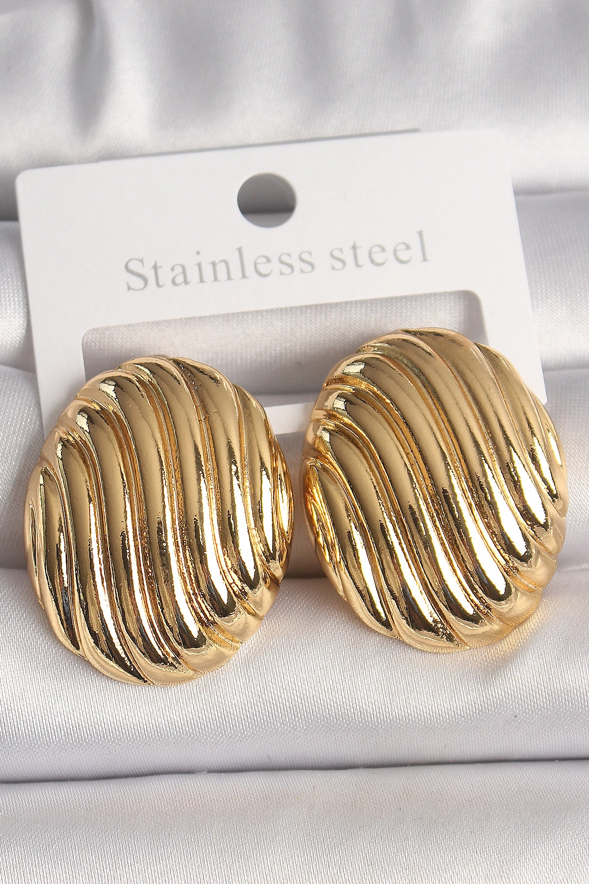 Pirinç Gold Renk İşlemeli Oval Model Kadın Küpe-0