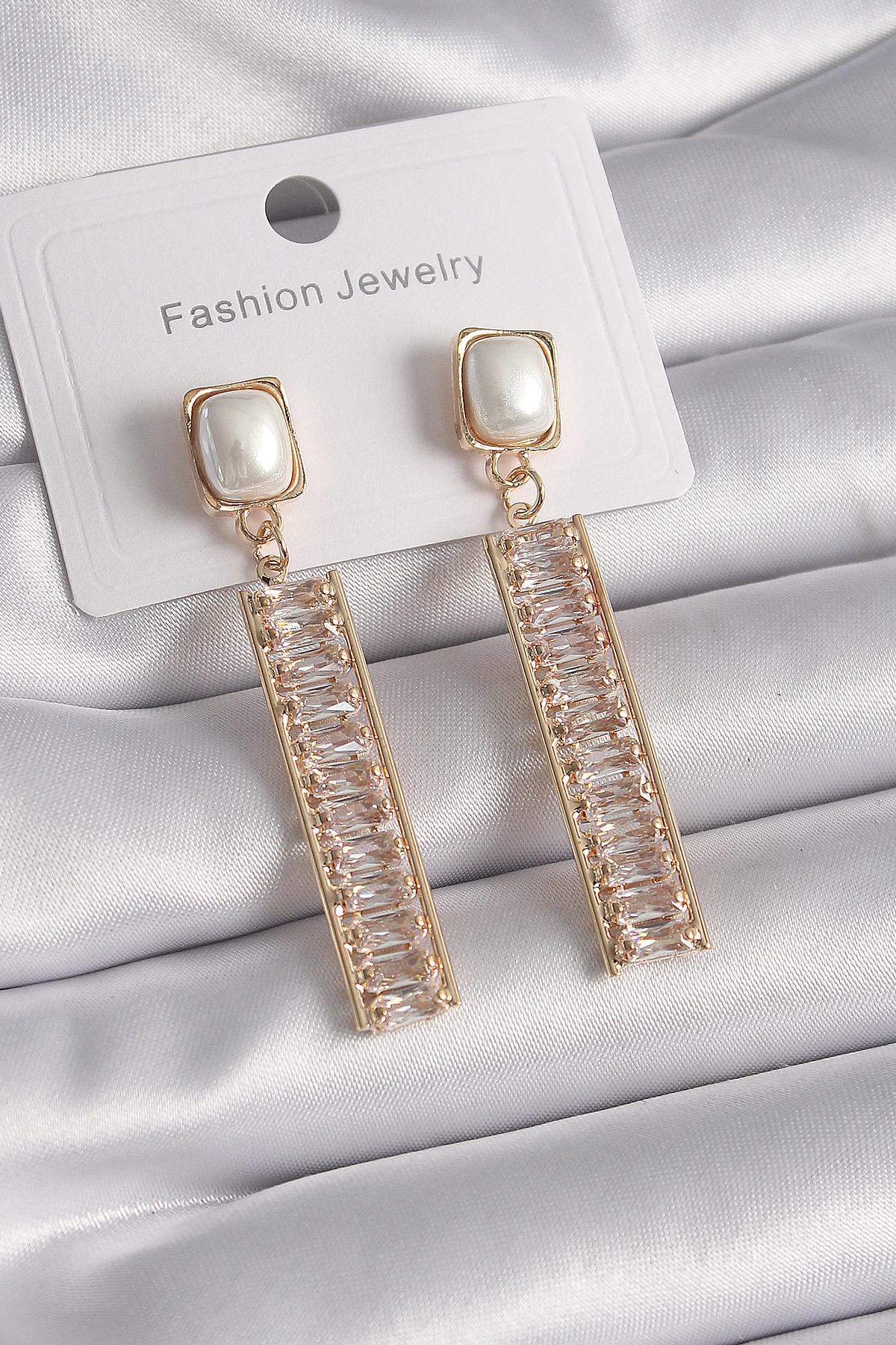 Pirinç Gold Renk Kare İnci Zirkon Taşlı Su Yolu Model Kadın Küpe-0