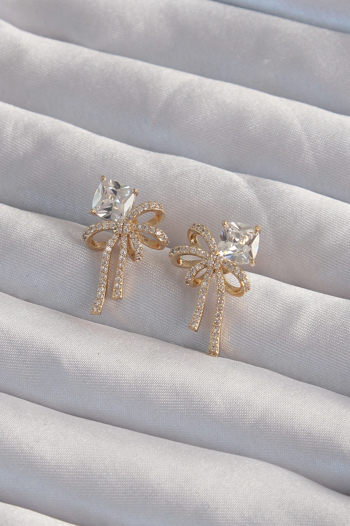 Pirinç Gold Renk Kare Zirkon Taşlı Fiyonk Küpe-0