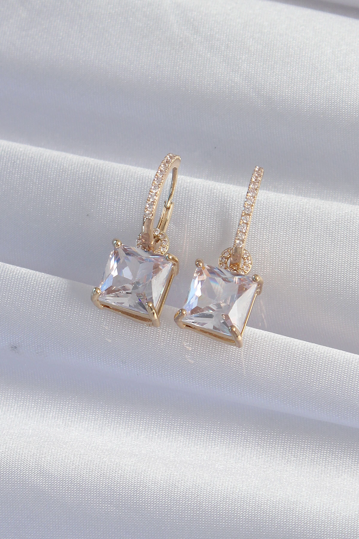 Pirinç Gold Renk Kare Zirkon Taşlı Halka Küpe-1