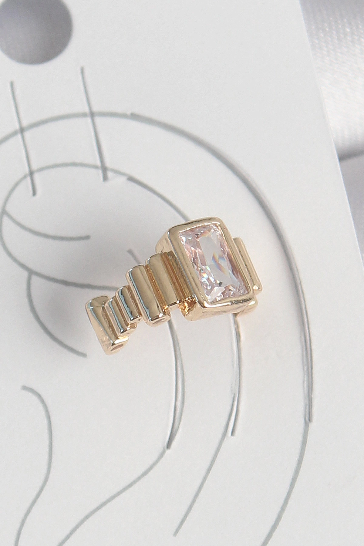 Pirinç Gold Renk Kare Zirkon Taşlı Kadın Kıkırdak Küpe-0