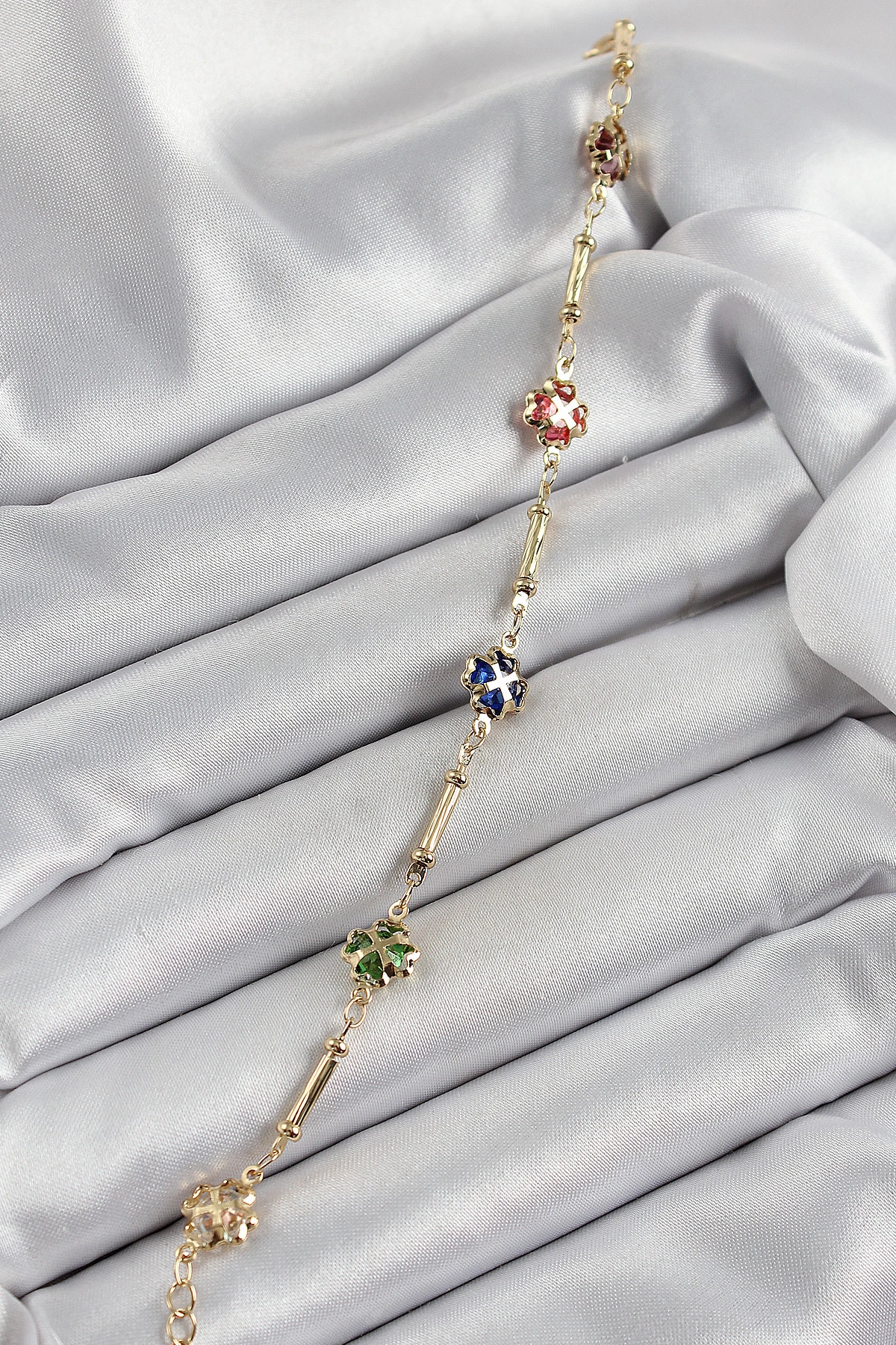 Pirinç Gold Renk Karışık Renk Yonca Zirkon Taşlı Kadın Bileklik-1