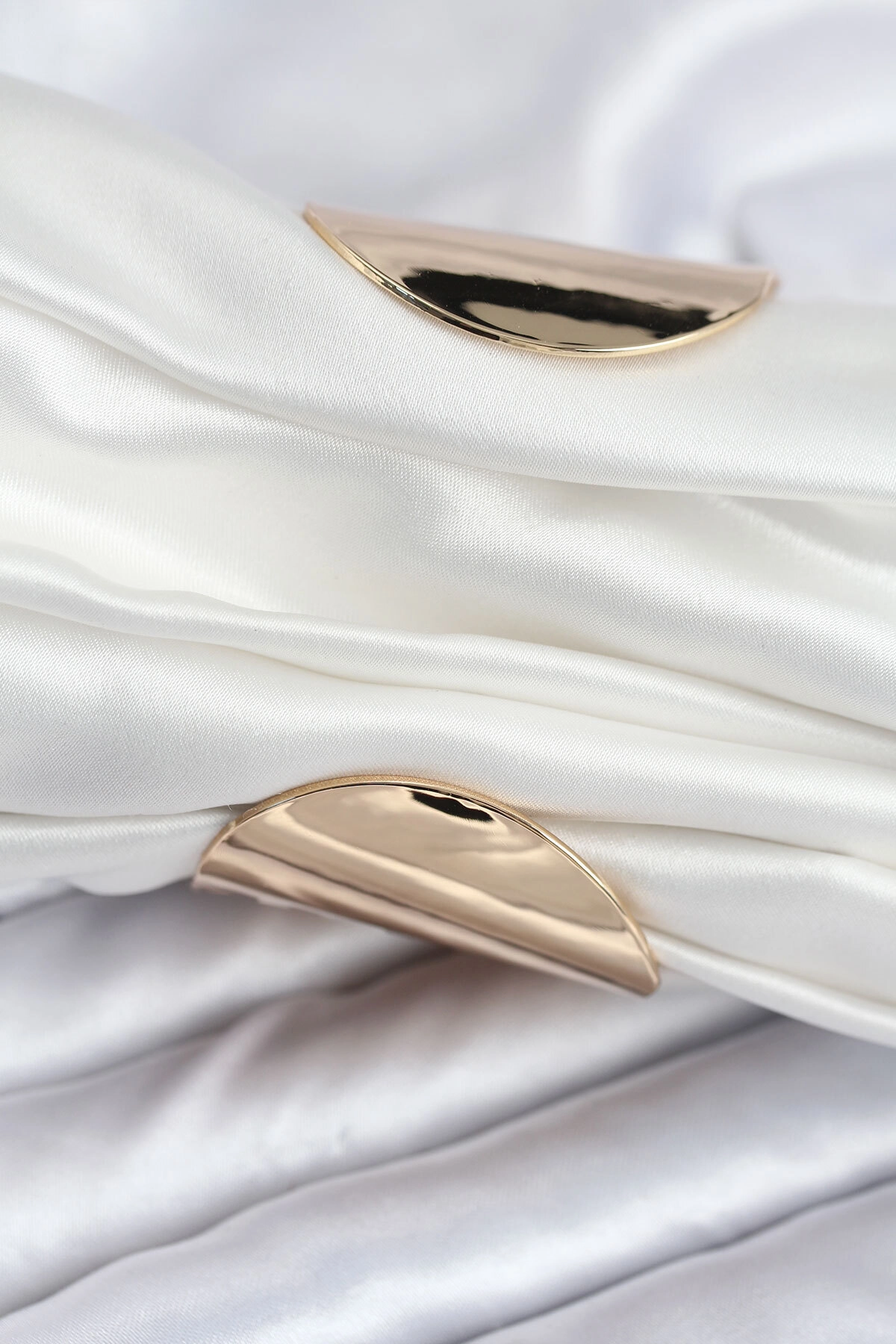 Pirinç Gold Renk Kıvrımlı Yarım Kelepçe Bileklik-1