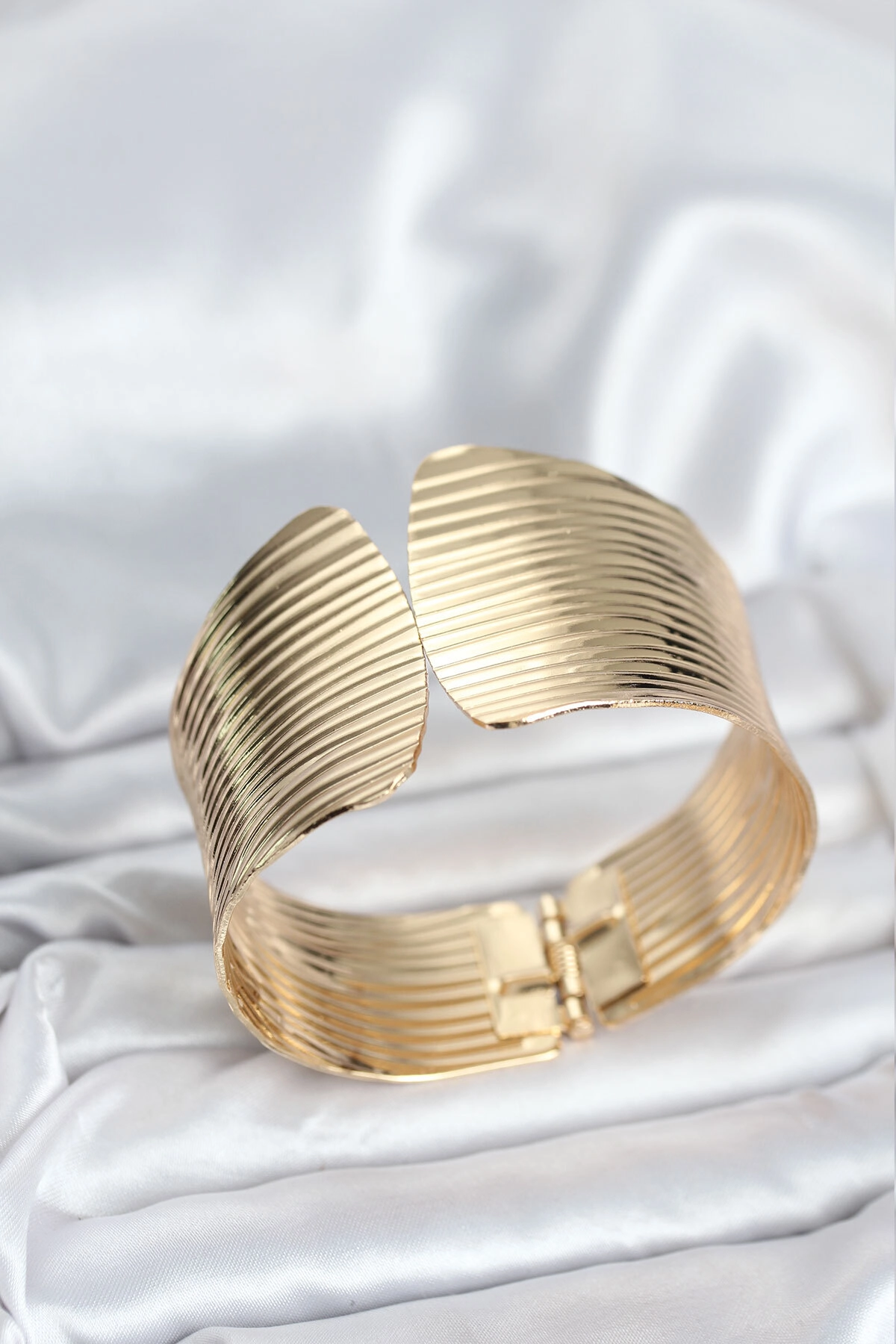 Pirinç Gold Renk Levha Model Kadın Bileklik-0