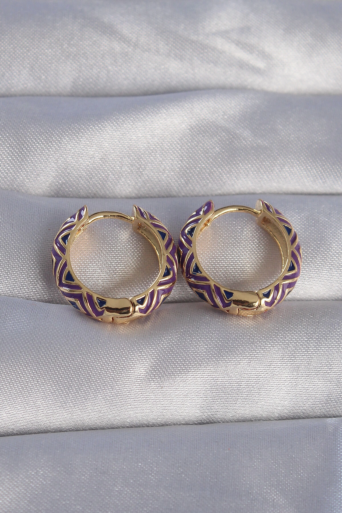 Pirinç Gold Renk Mor Etnik Desenli Halka Küpe-0