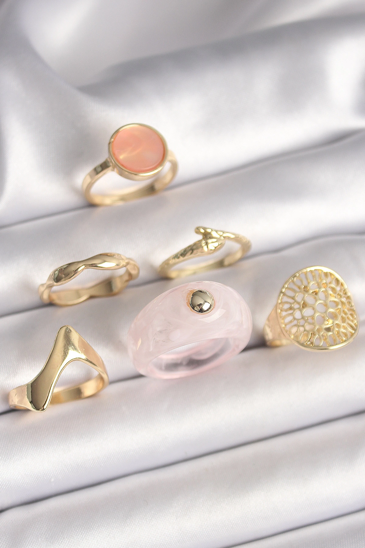 Pirinç Gold Renk Pembe Plastik Yüzük Model Daire Pembe Mine Yılan Detay 6'Lı Kadın Yüzük Seti-0