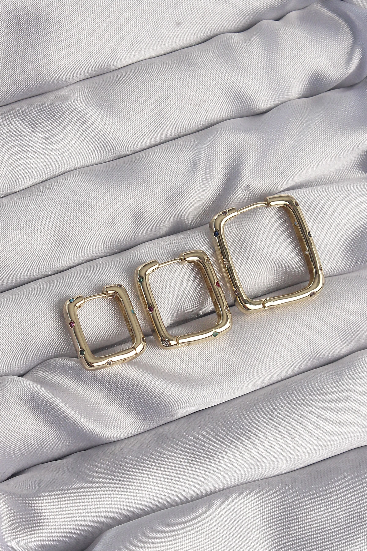 Pirinç Gold Renk Renkli Zirkon Taşlı Kare Model Küpe Seti-0