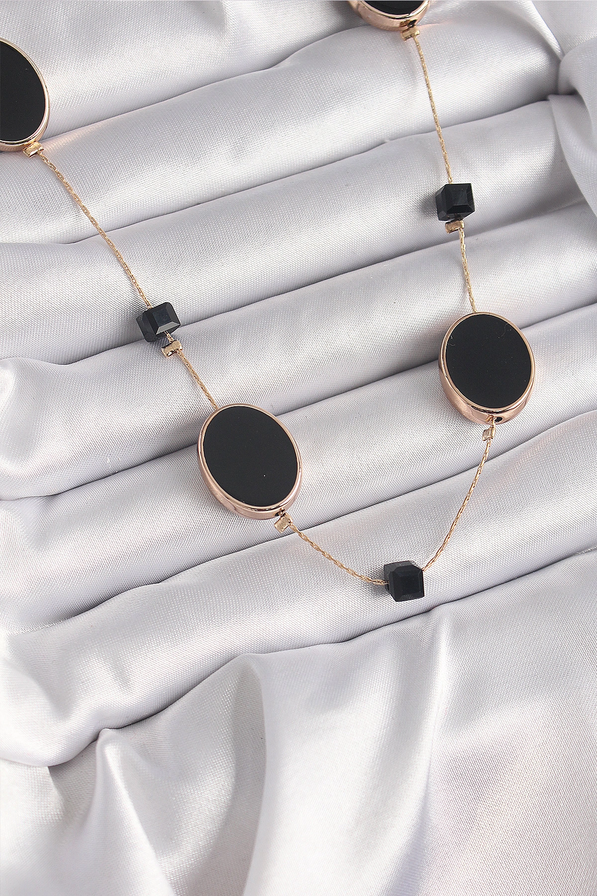 Pirinç Gold Renk Siyah Renk Oval Siyah Küp Detay Kadın Kolye-0