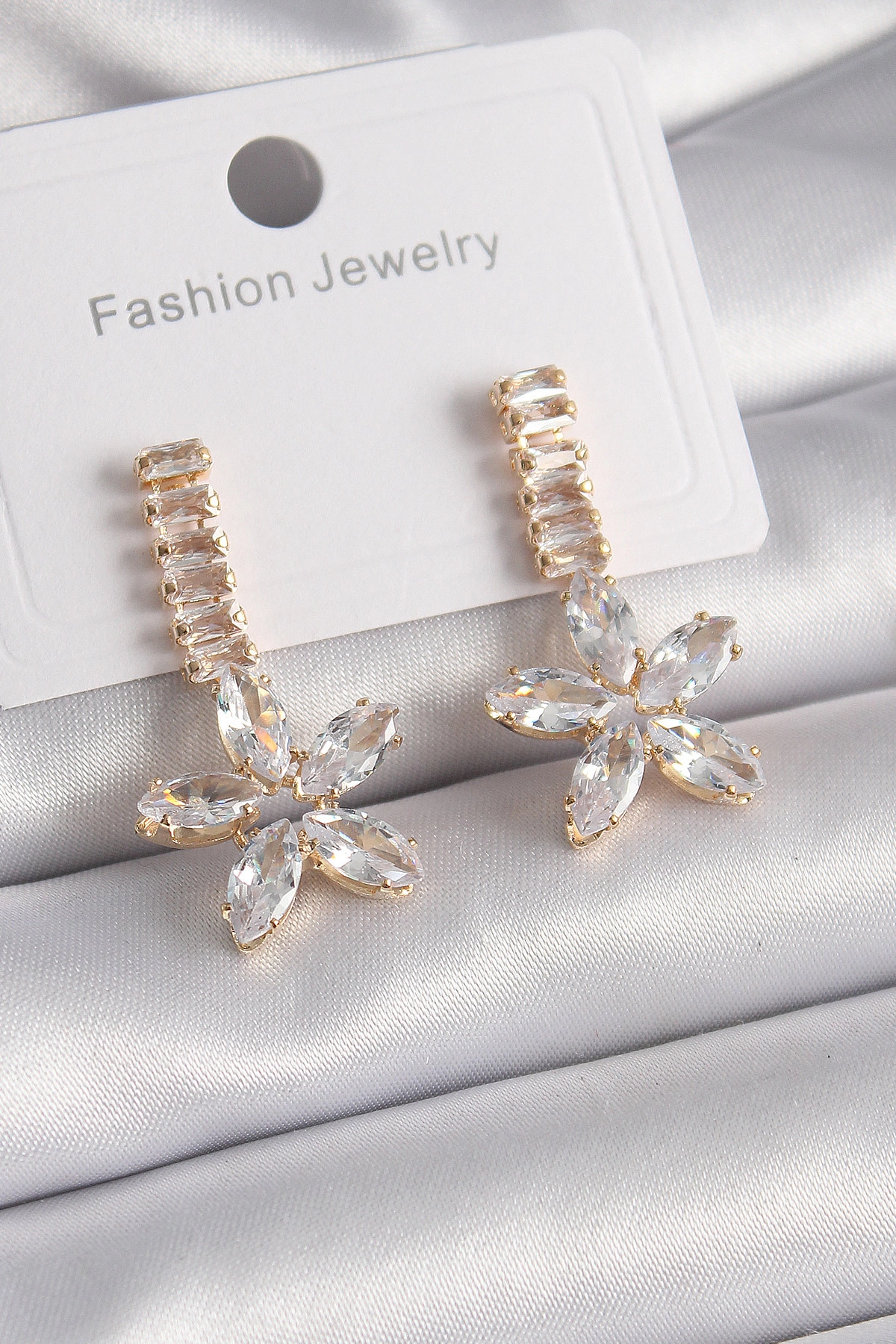 Pirinç Gold Renk Su Yolu Zirkon Taşlı Çiçek Model Kadın Küpe-0