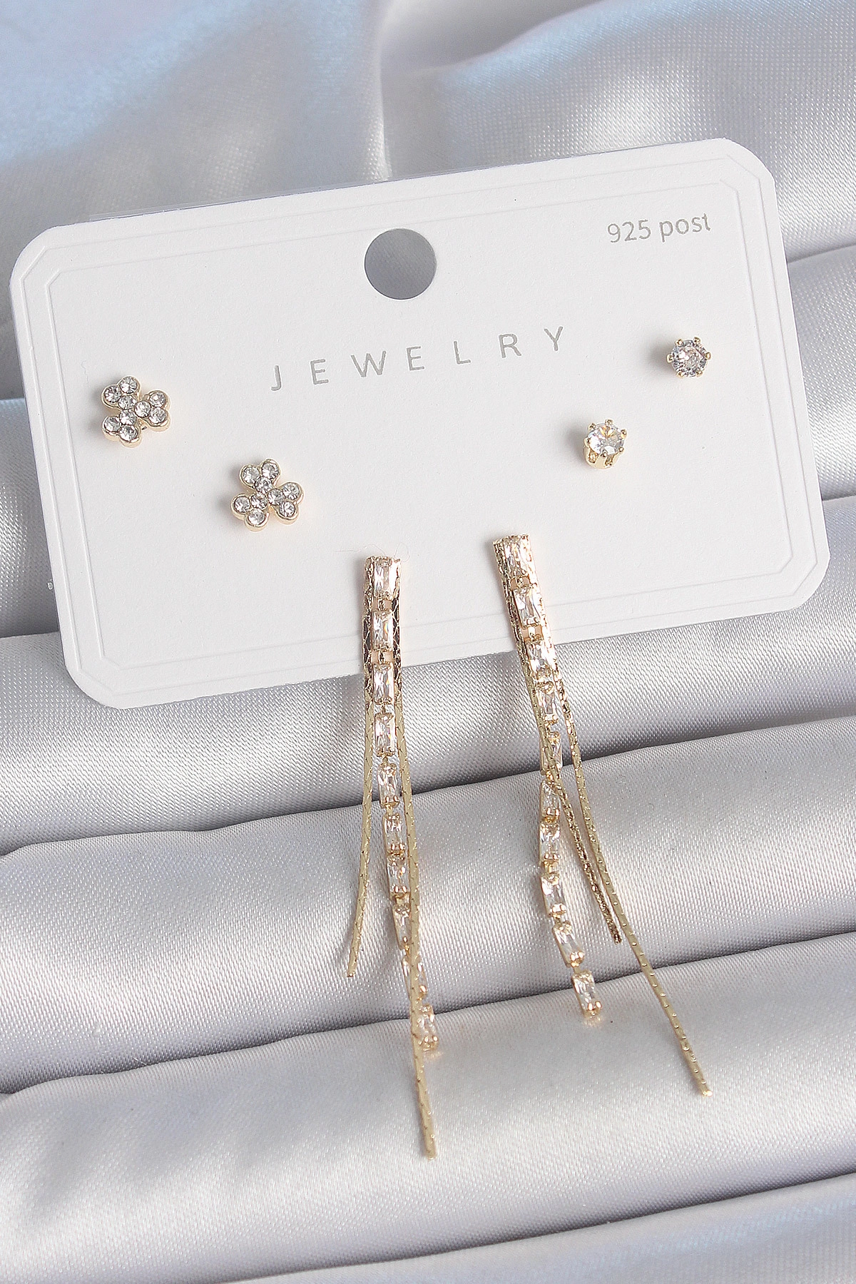 Pirinç Gold Renk Su Yolu Zirkon Taşlı Sallantı Model Çiçek Detay 925 Ayar Gümüş Çivi Kadın Küpe Seti-0