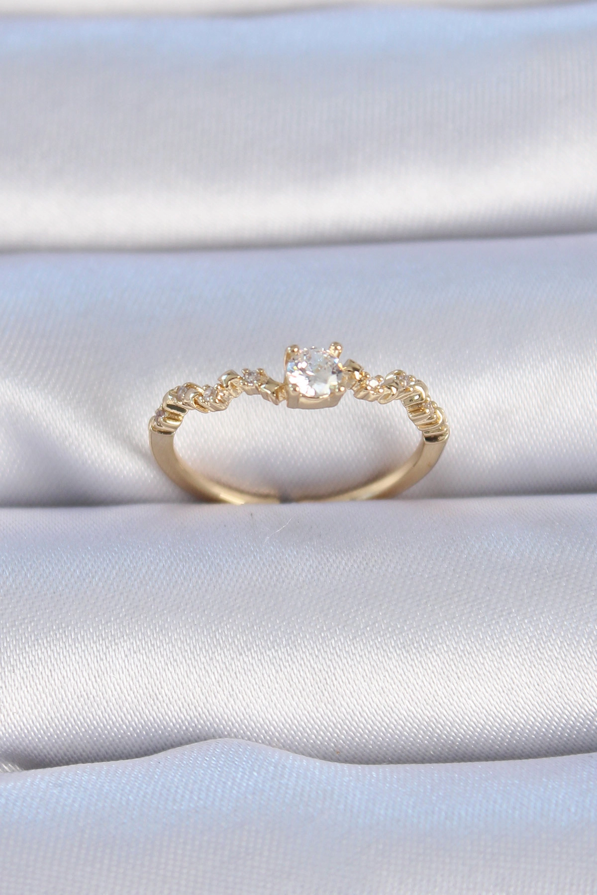 Pirinç Gold Renk Tek Taş Model Zirkon Taşlı Kadın Yüzük-0